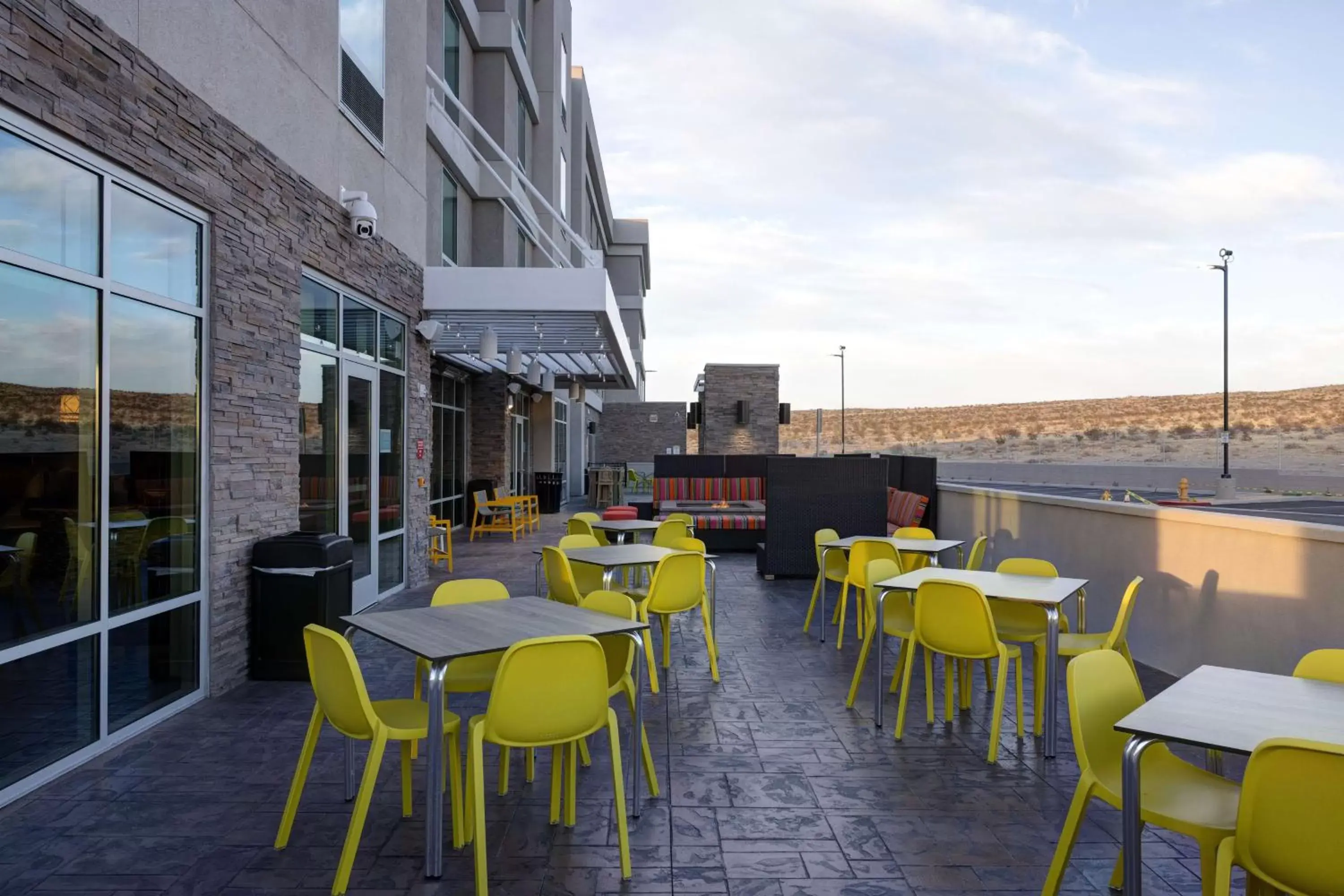 Patio, Restaurant/Places to Eat in Home2 Suites By Hilton Barstow, Ca