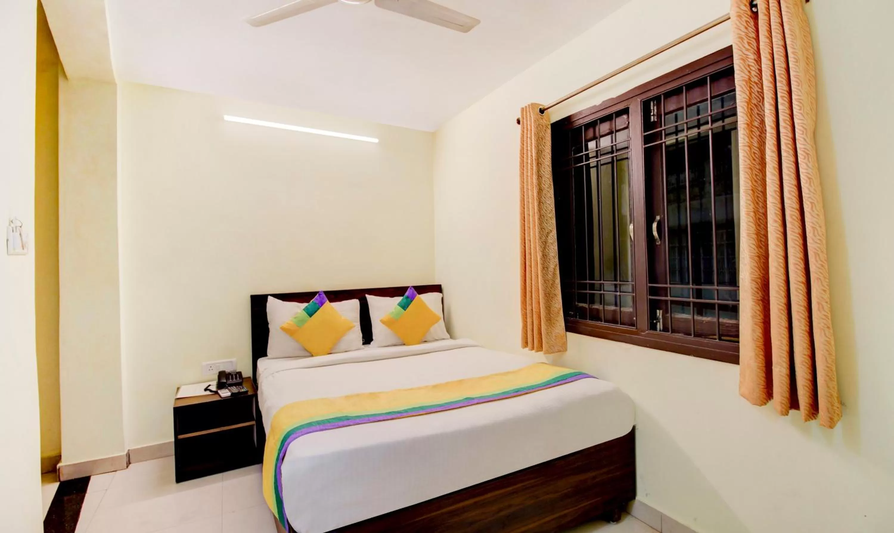 Bed in Itsy By Treebo - Royal Monarch