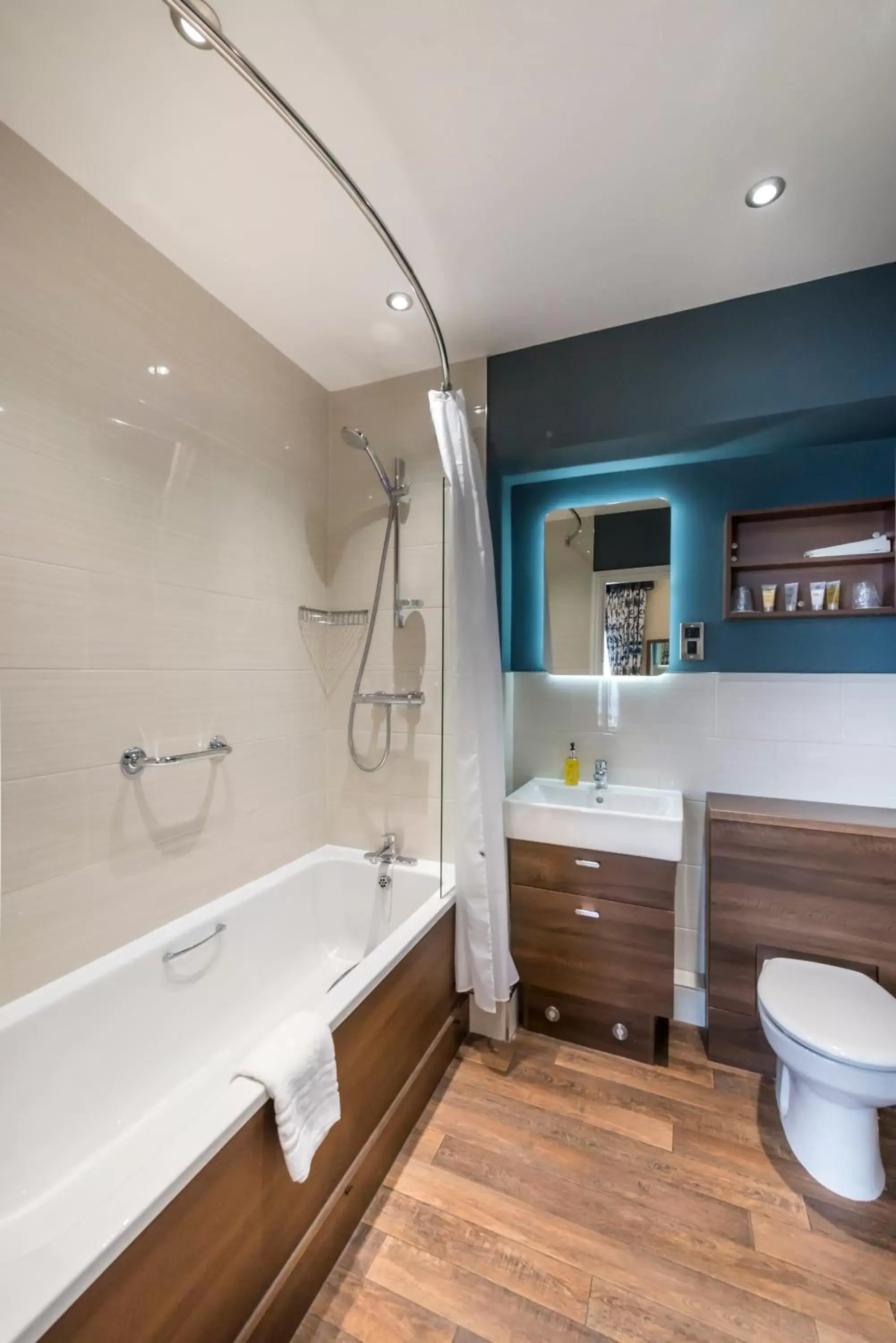 Bathroom in The Golden Fleece Hotel, Thirsk, North Yorkshire