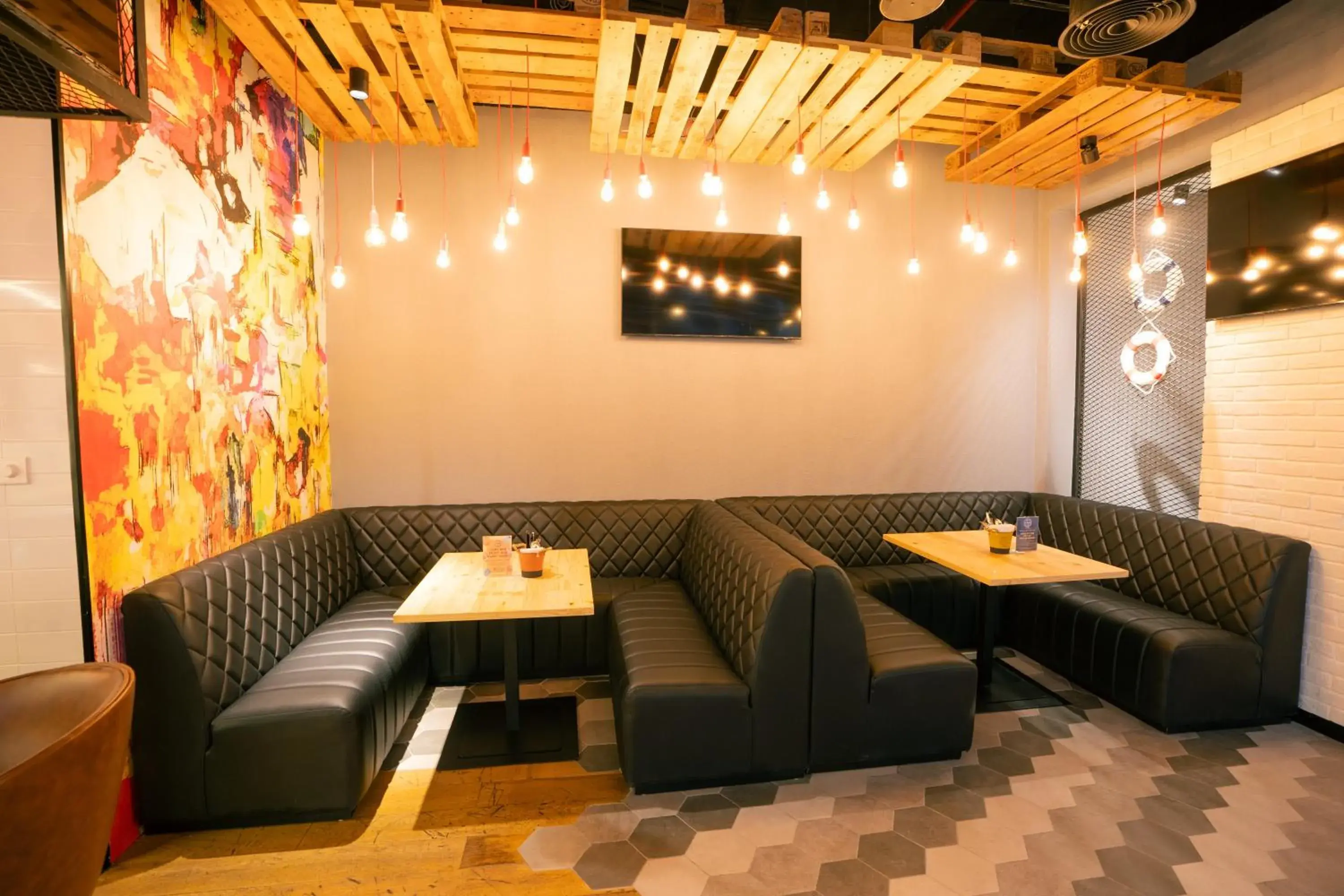Lounge or bar, Seating Area in Hilton Garden Inn Dubai Al Mina - Jumeirah