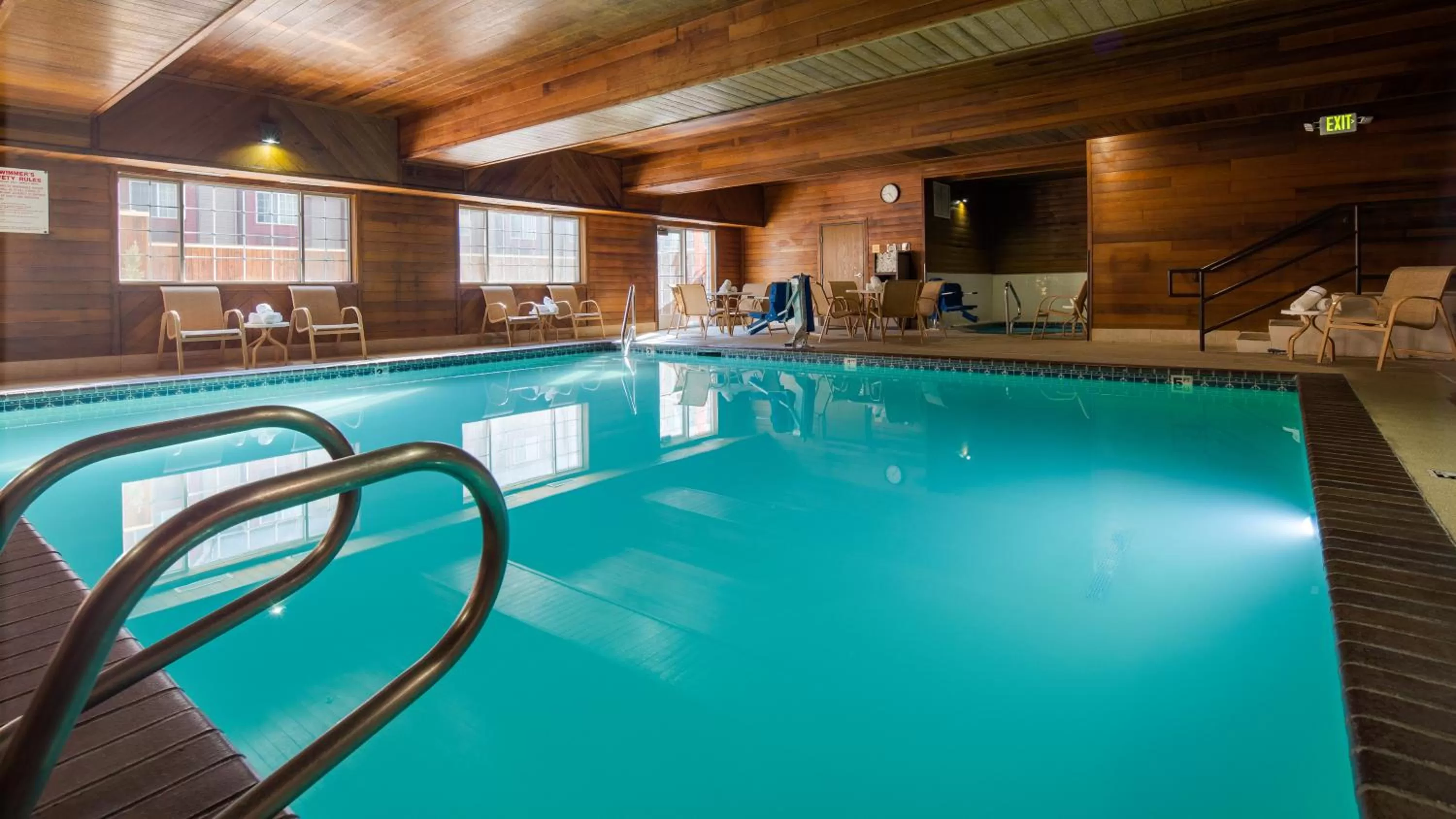 Swimming pool in Best Western Plus Meridian