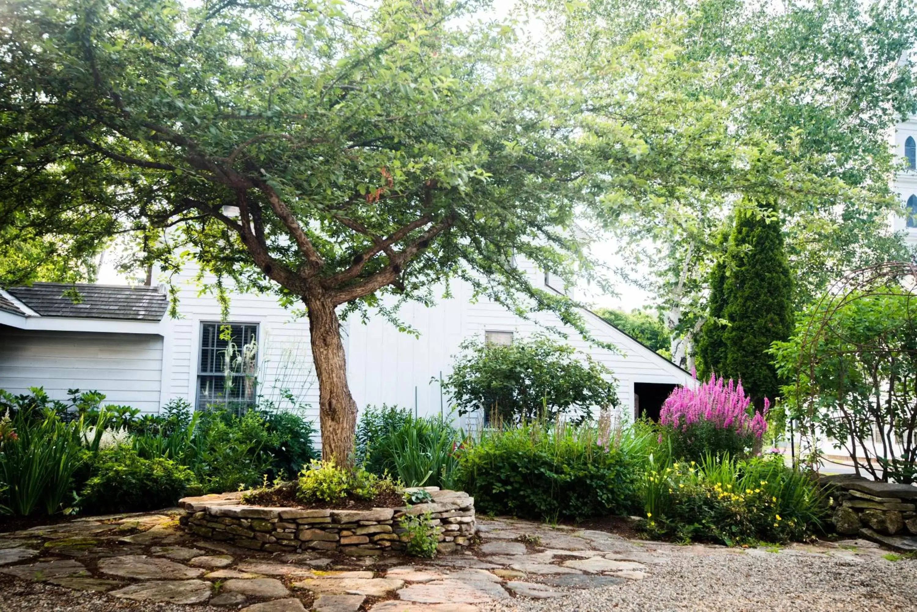 Garden, Property Building in Four Columns Inn