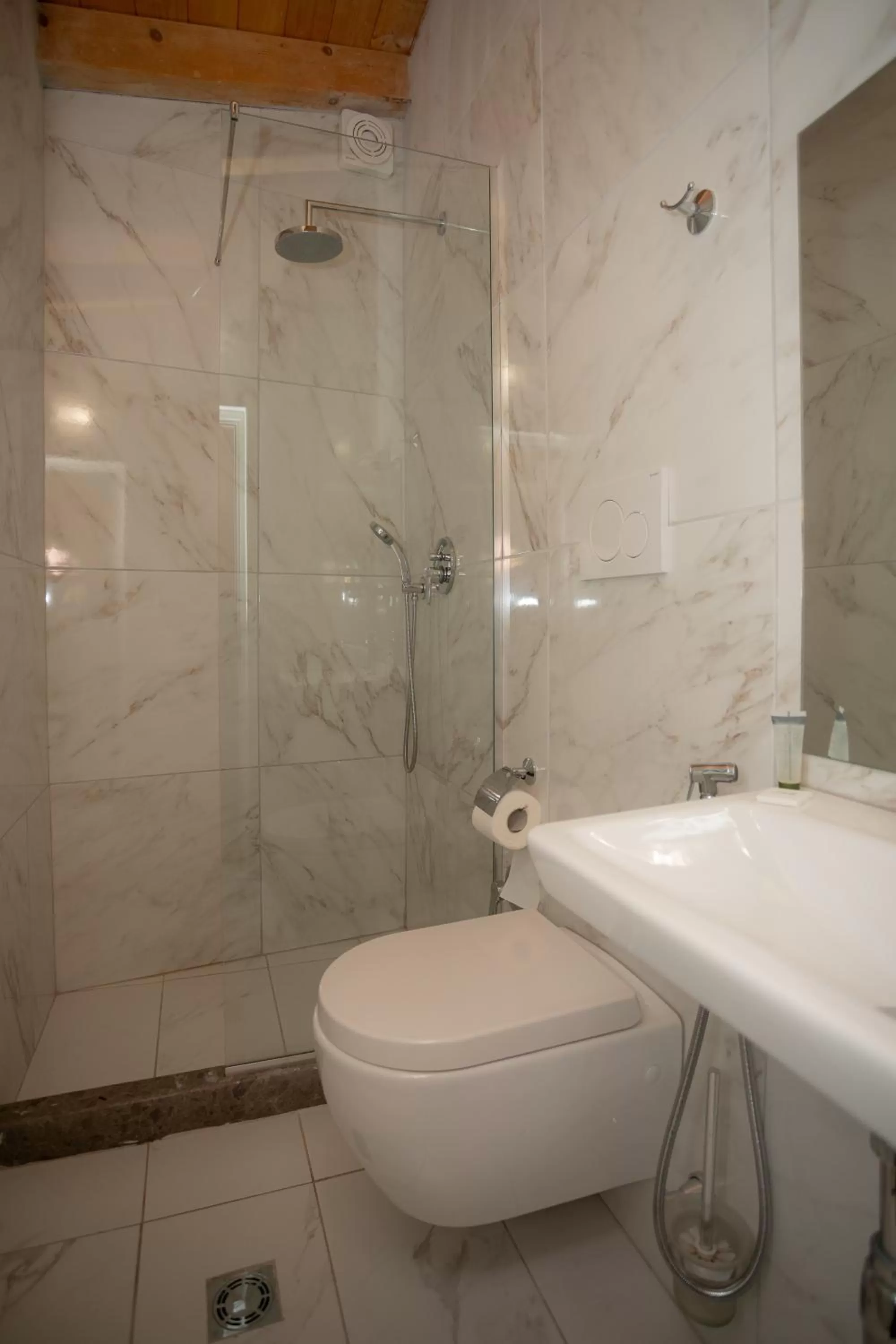 Bathroom in Hotel Grandpa's House