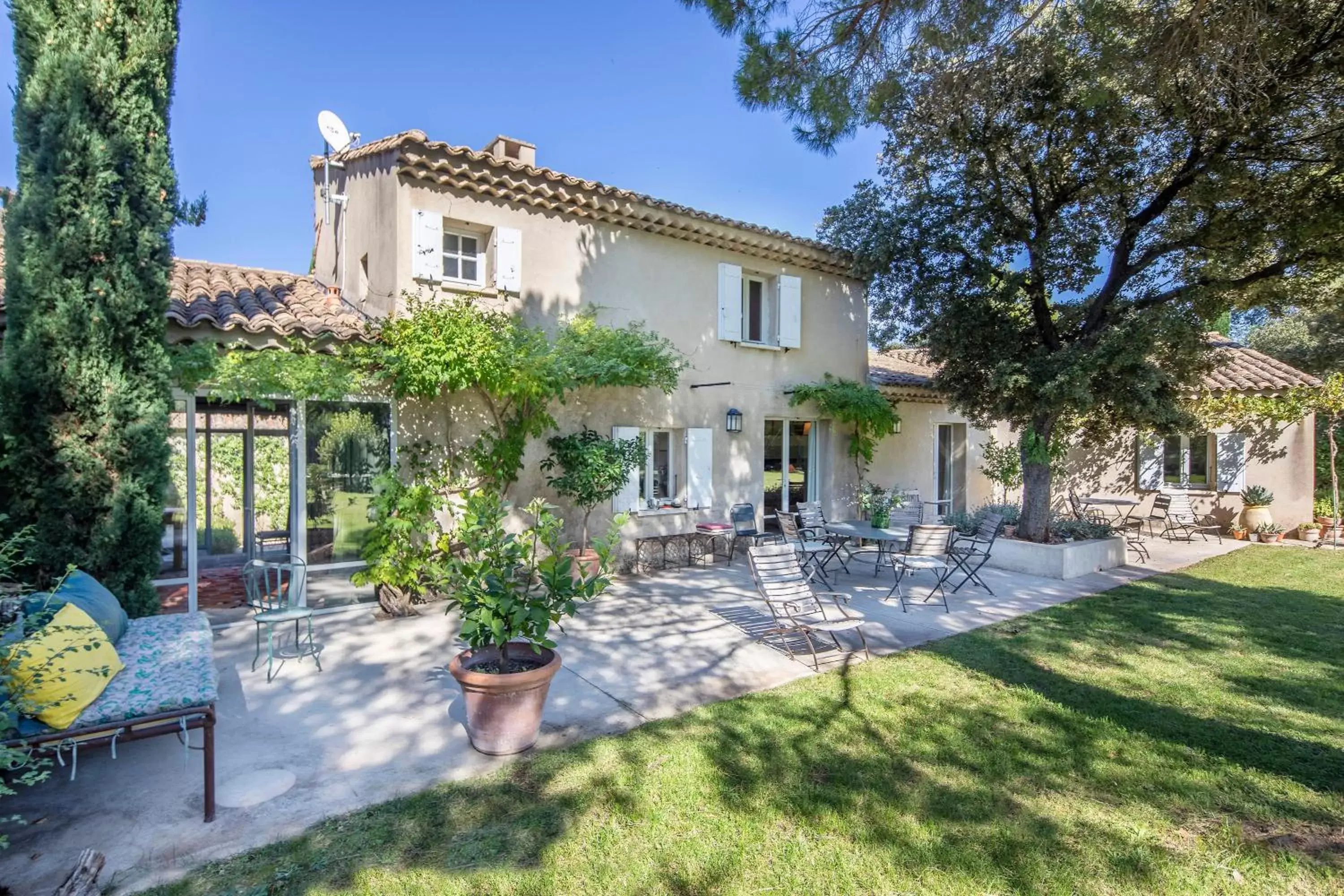 Patio, Property Building in Maison Les Chênes