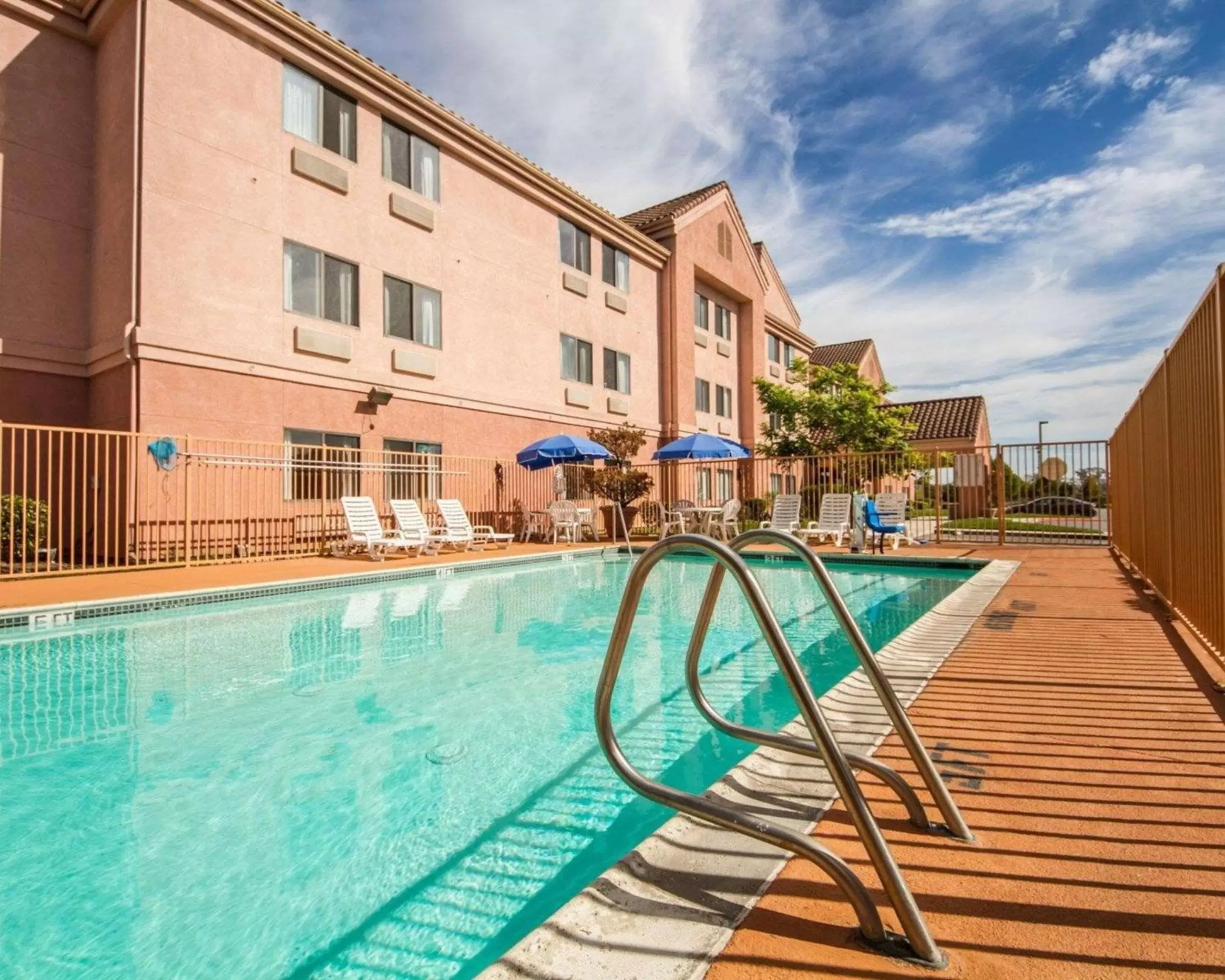 Swimming Pool in Rodeway Inn Watsonville