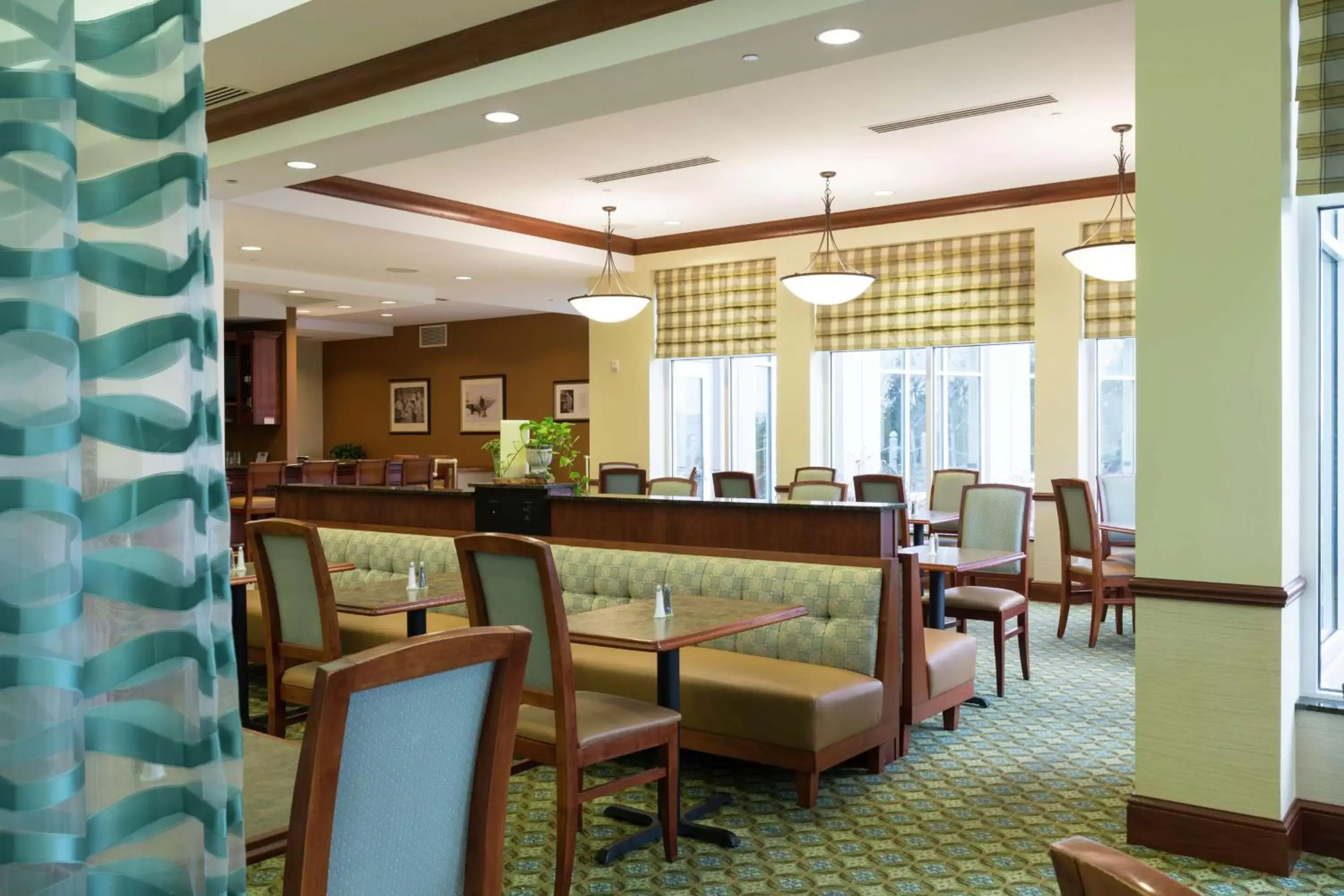 Dining area in Hilton Garden Inn Seattle North/Everett