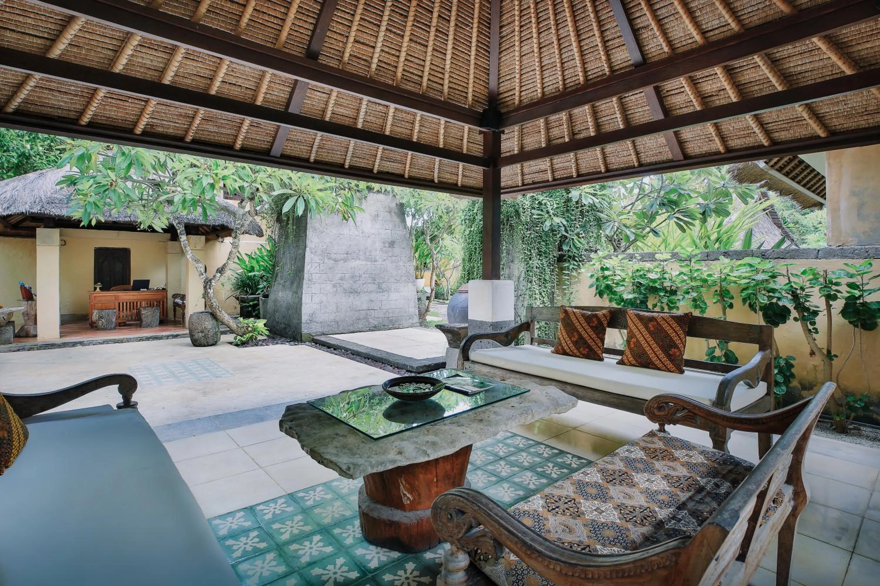 Patio in Visakha Sanur by Puri Signatures