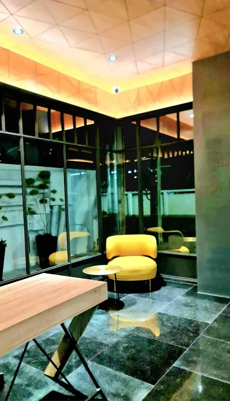Seating area, Lobby/Reception in The SACHA Apart-Hotel Thonglor