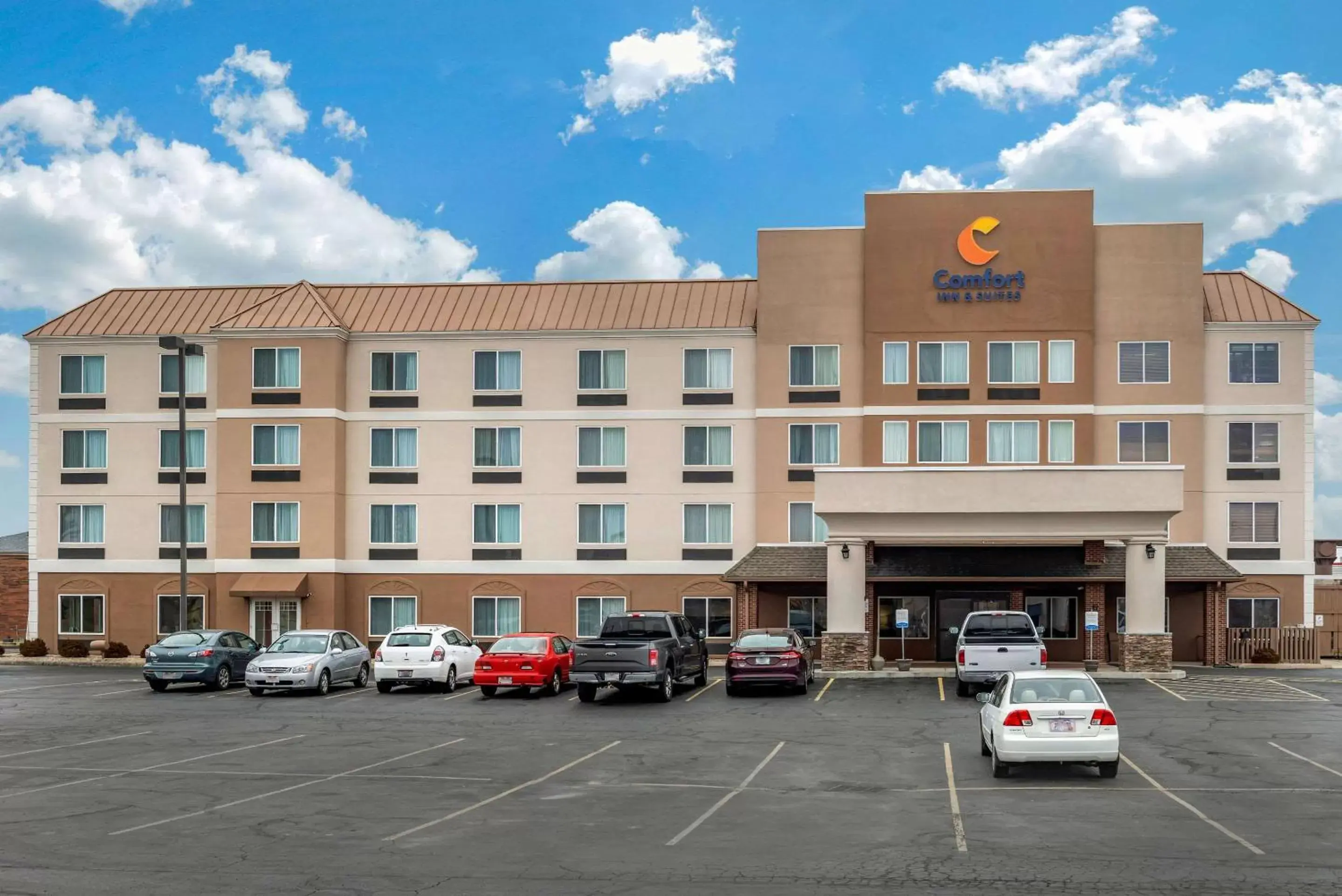 Property Building in Comfort Inn & Suites