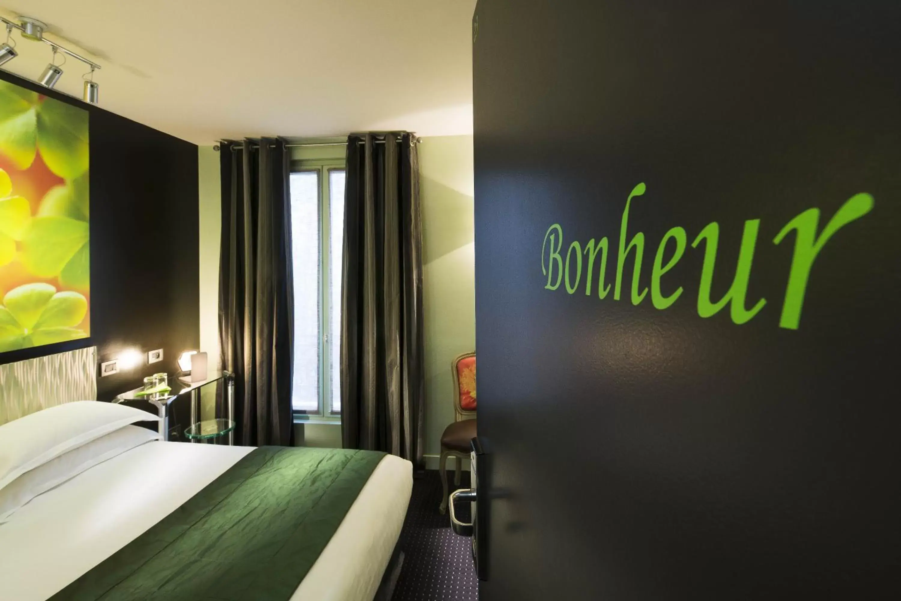 Cozy Double Room in Hôtel Le Fabe Cozy Double Room in Hôtel Le Fabe