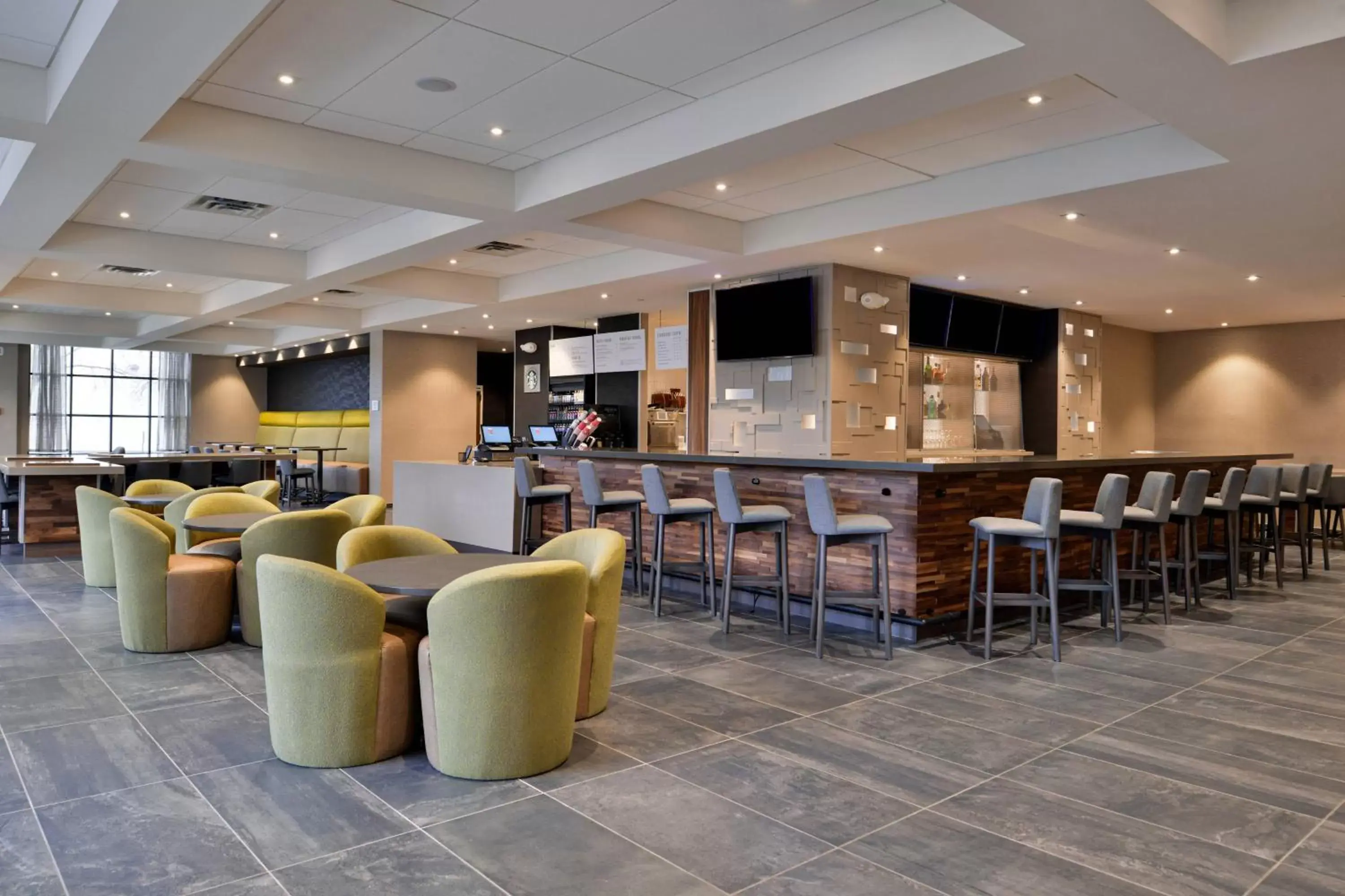 Restaurant/places to eat, Lounge/Bar in Courtyard by Marriott Edina Bloomington