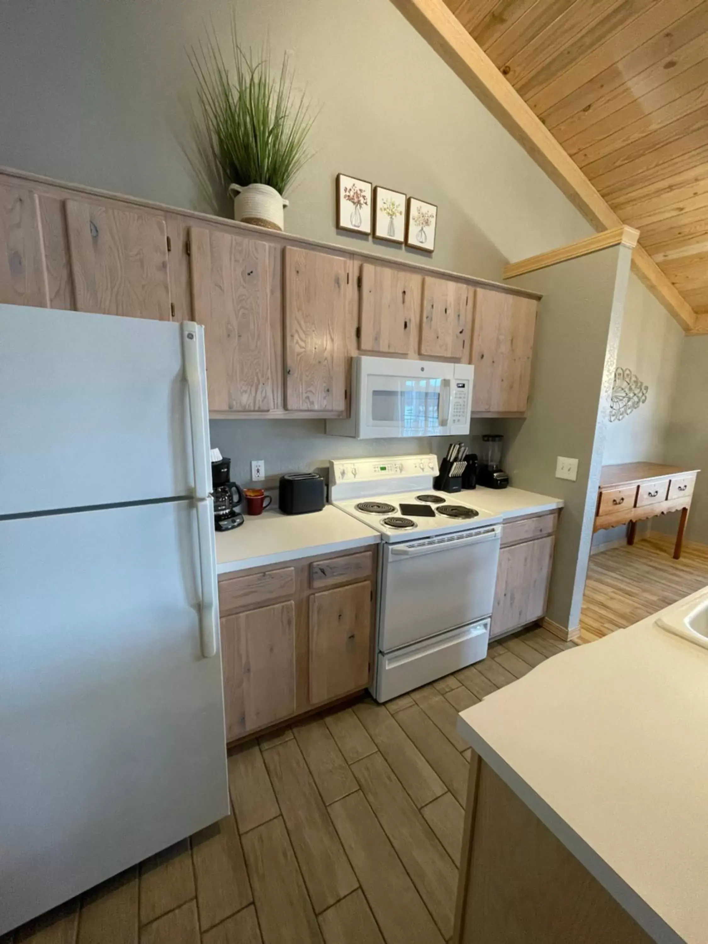 Kitchen or kitchenette, Kitchen/Kitchenette in Crown Lake Resort & RV