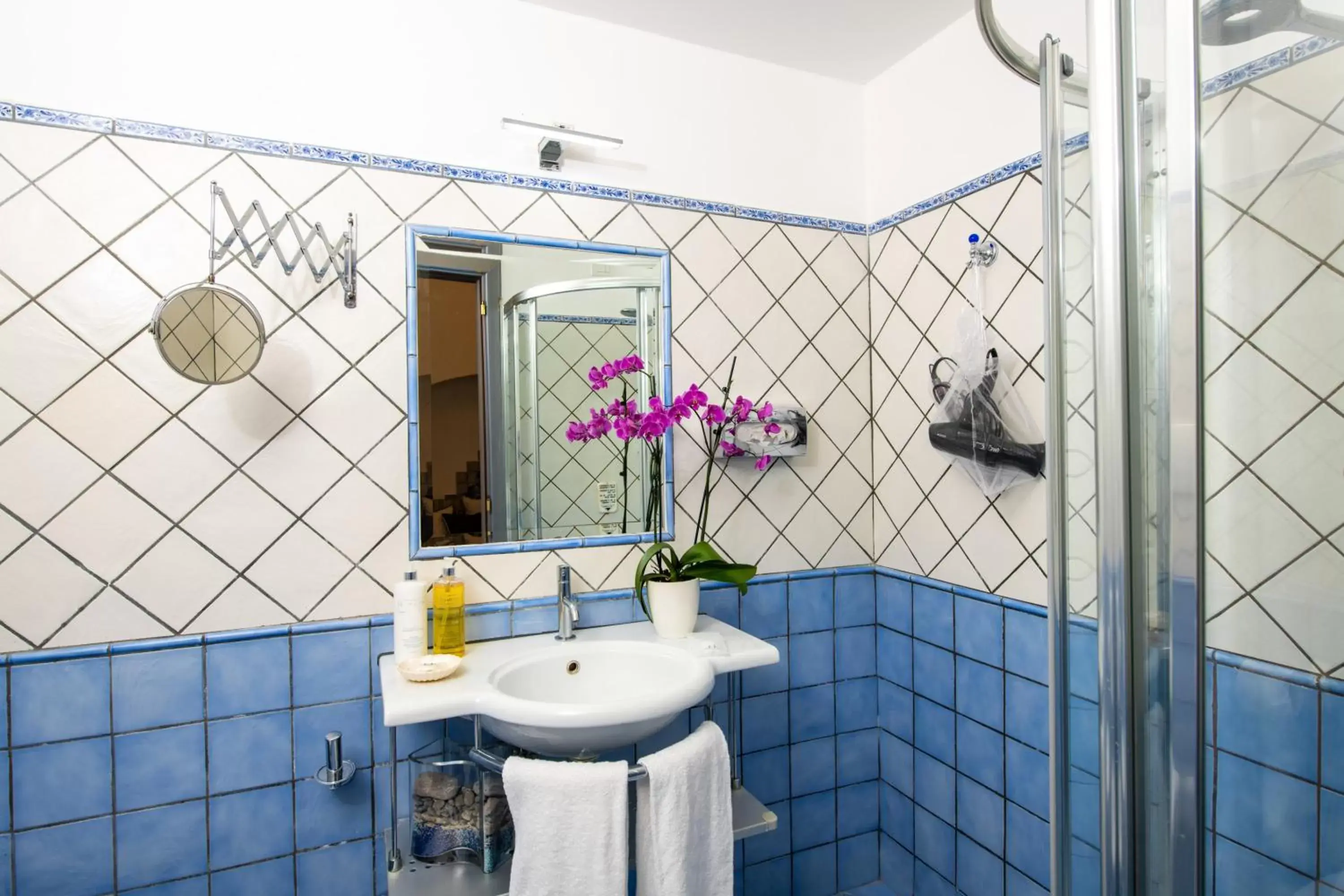 Bathroom in Positano Art Hotel Pasitea