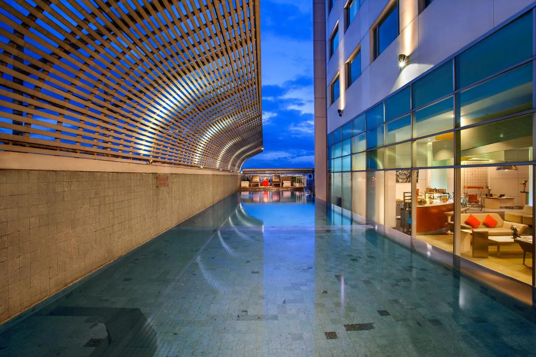 Swimming pool in HARRIS Hotel & Convention Festival Citylink Bandung