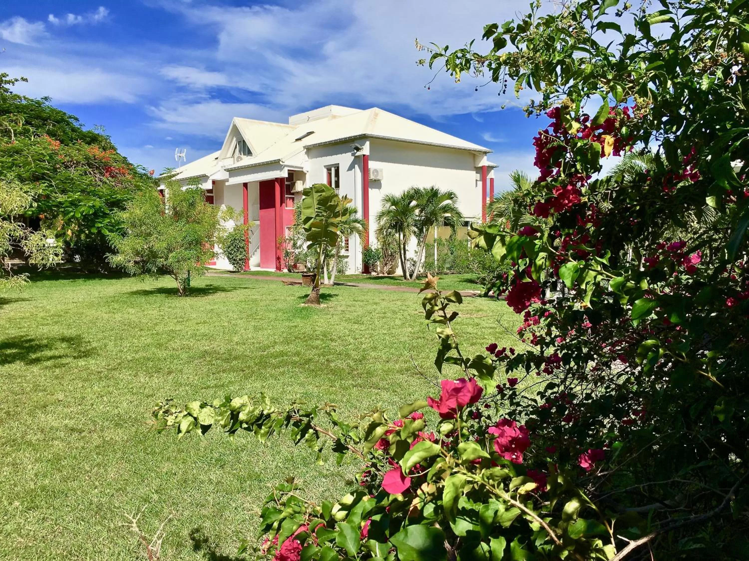 Facade/entrance in Résidence Le Vallon Guadeloupe Parc Piscine Appartements & Studios
