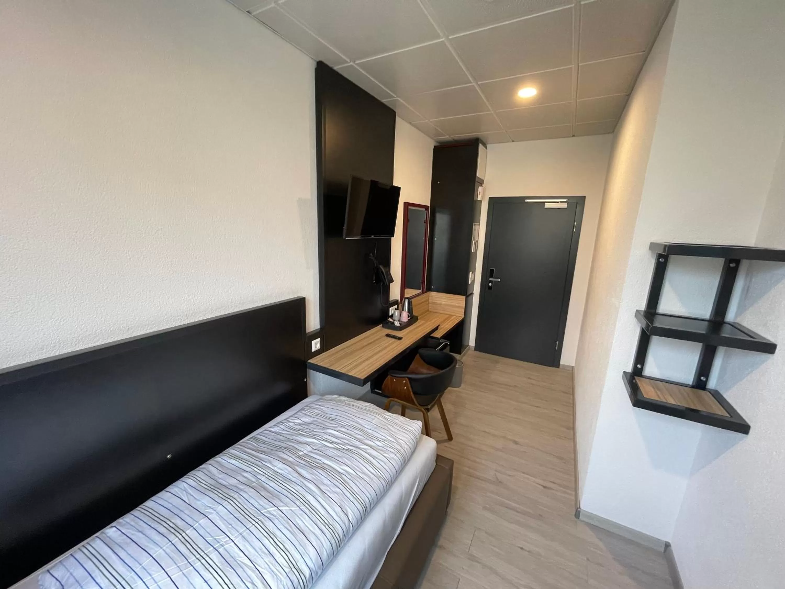 Coffee/tea facilities, Bed in Yebs Hotel