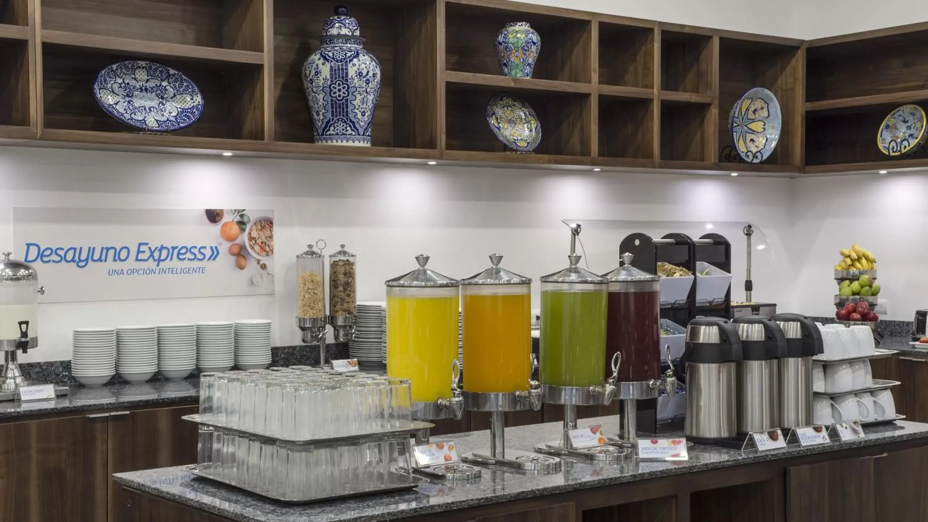 Breakfast, Kitchen/Kitchenette in Holiday Inn Express Puebla, an IHG Hotel