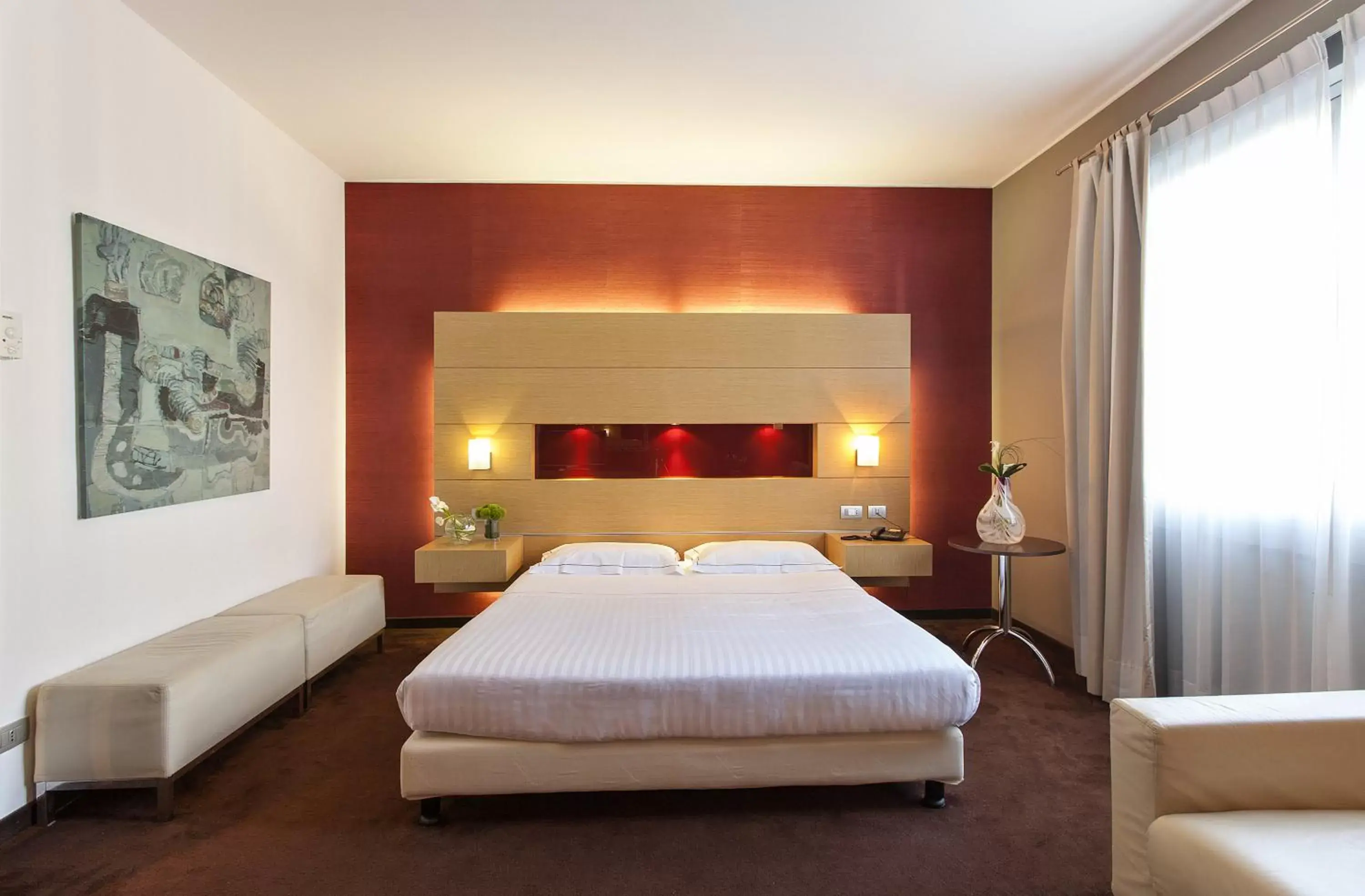 Photo of the whole room, Bed in Inverigo Hotel