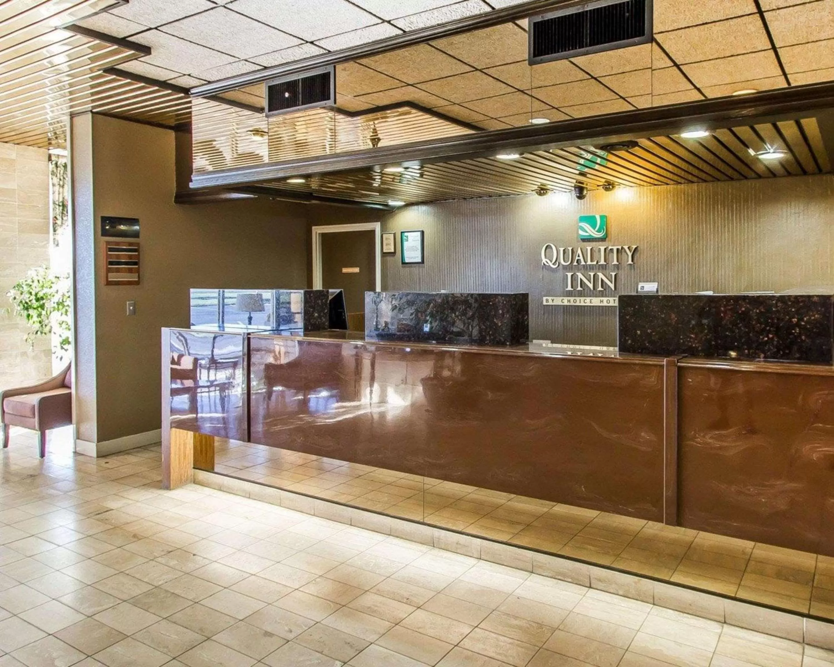 Lobby or reception in Quality Inn Ada near University