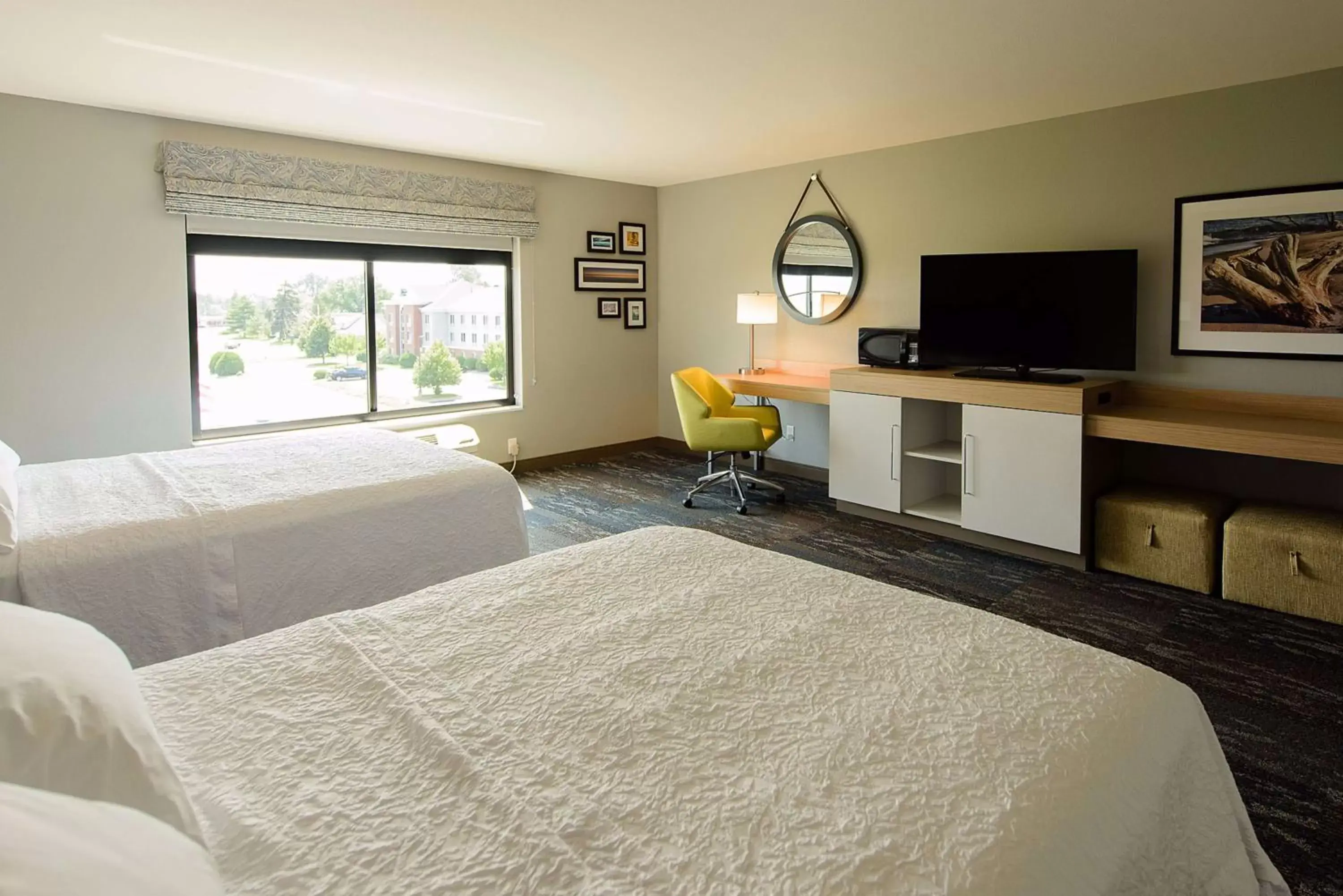 Bedroom, Bed in Hampton Inn Superior Duluth, Wi Bedroom, Bed in Hampton Inn Superior Duluth, Wi