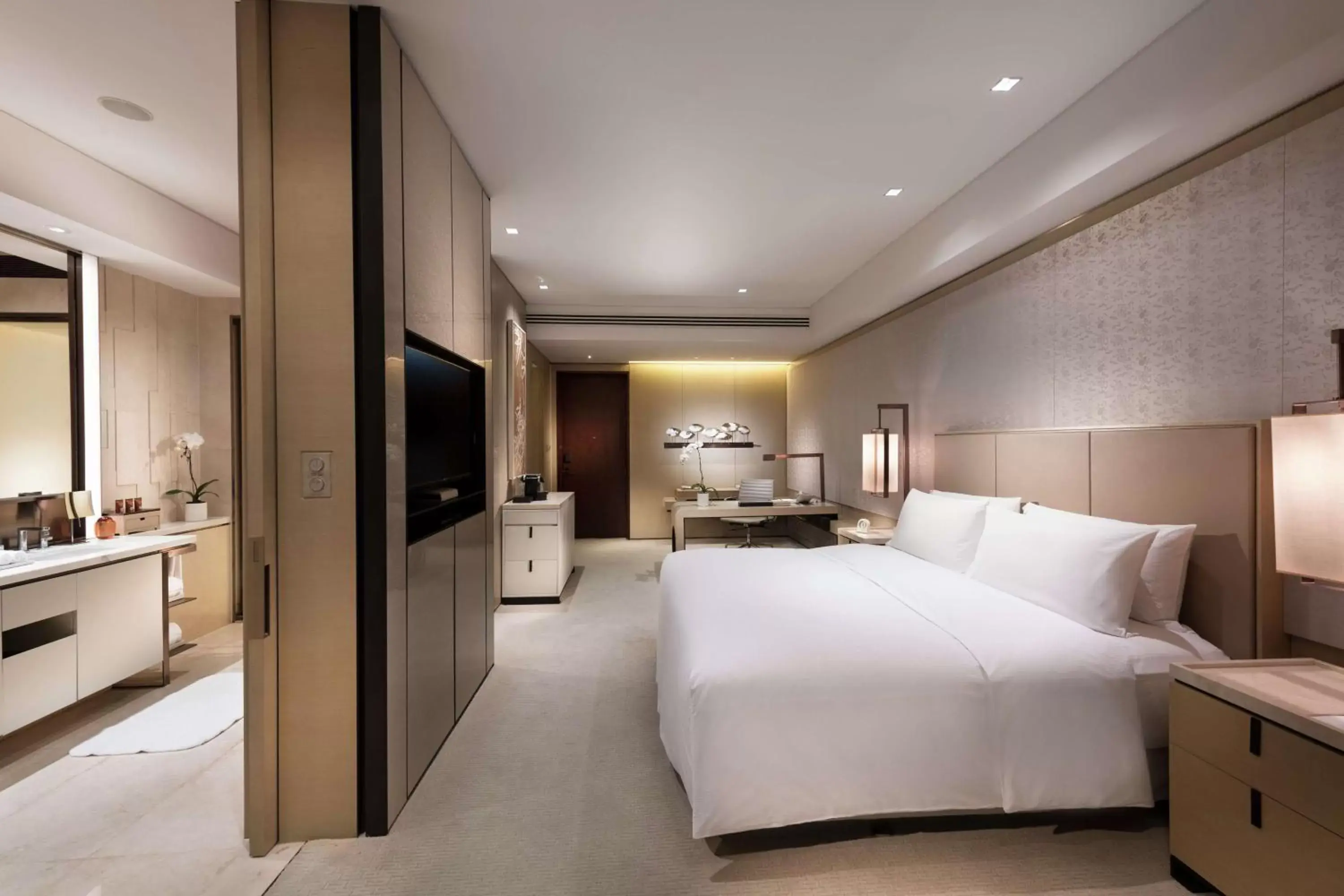 Bedroom, Bed in Conrad Beijing