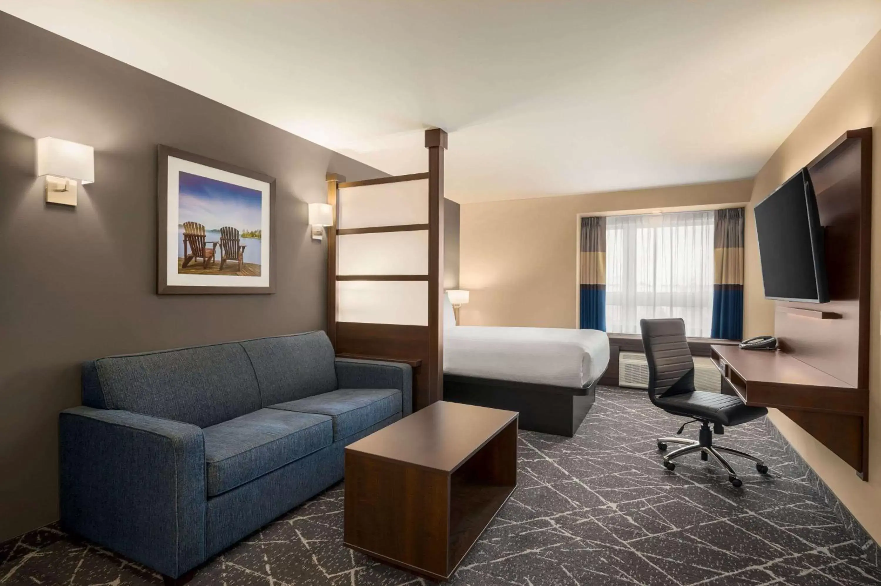 TV and multimedia, Bed in Microtel Inn & Suites by Wyndham Aurora TV and multimedia, Bed in Microtel Inn & Suites by Wyndham Aurora