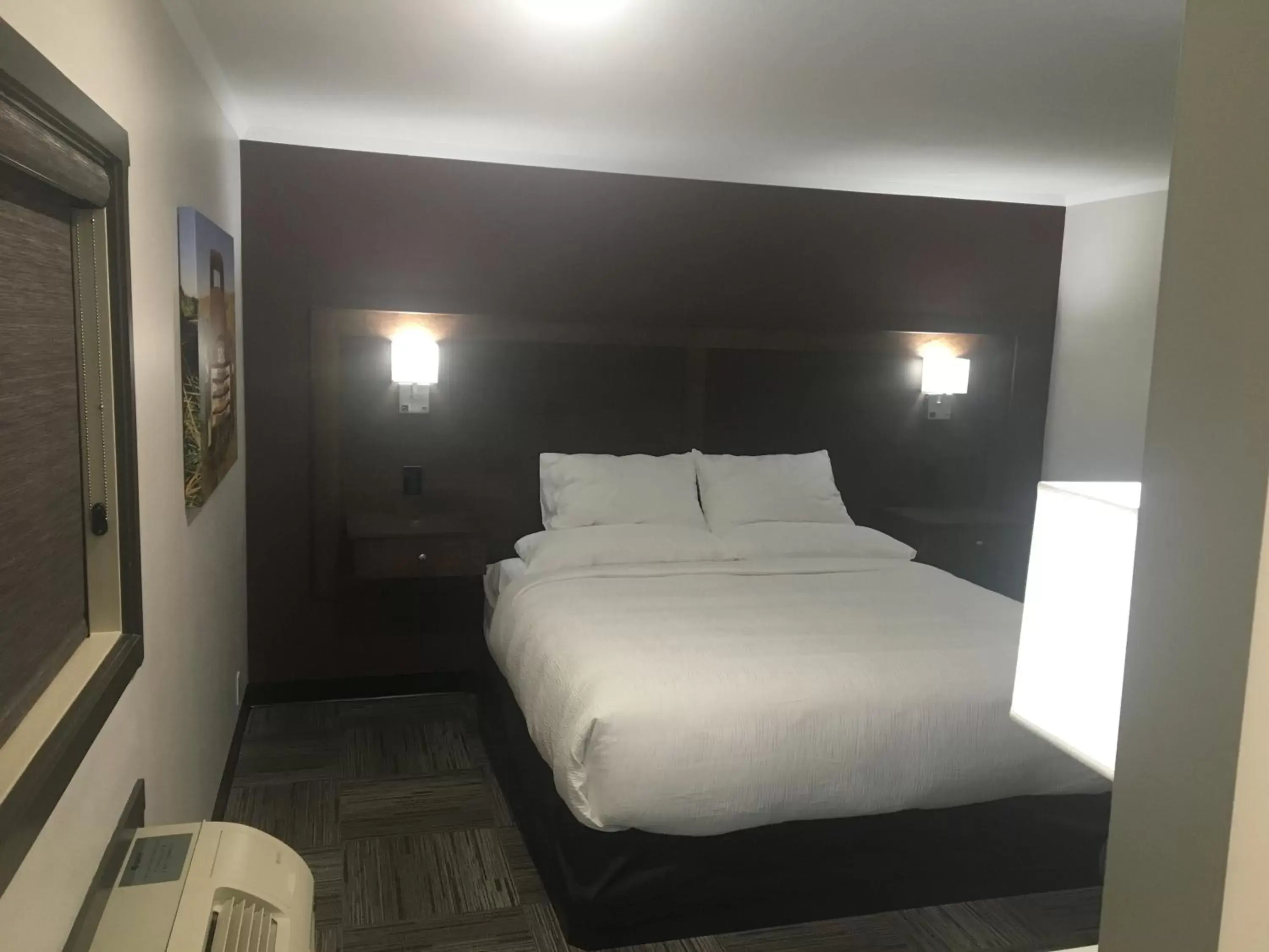 Bedroom, Bed in Homestead Inn & Suites