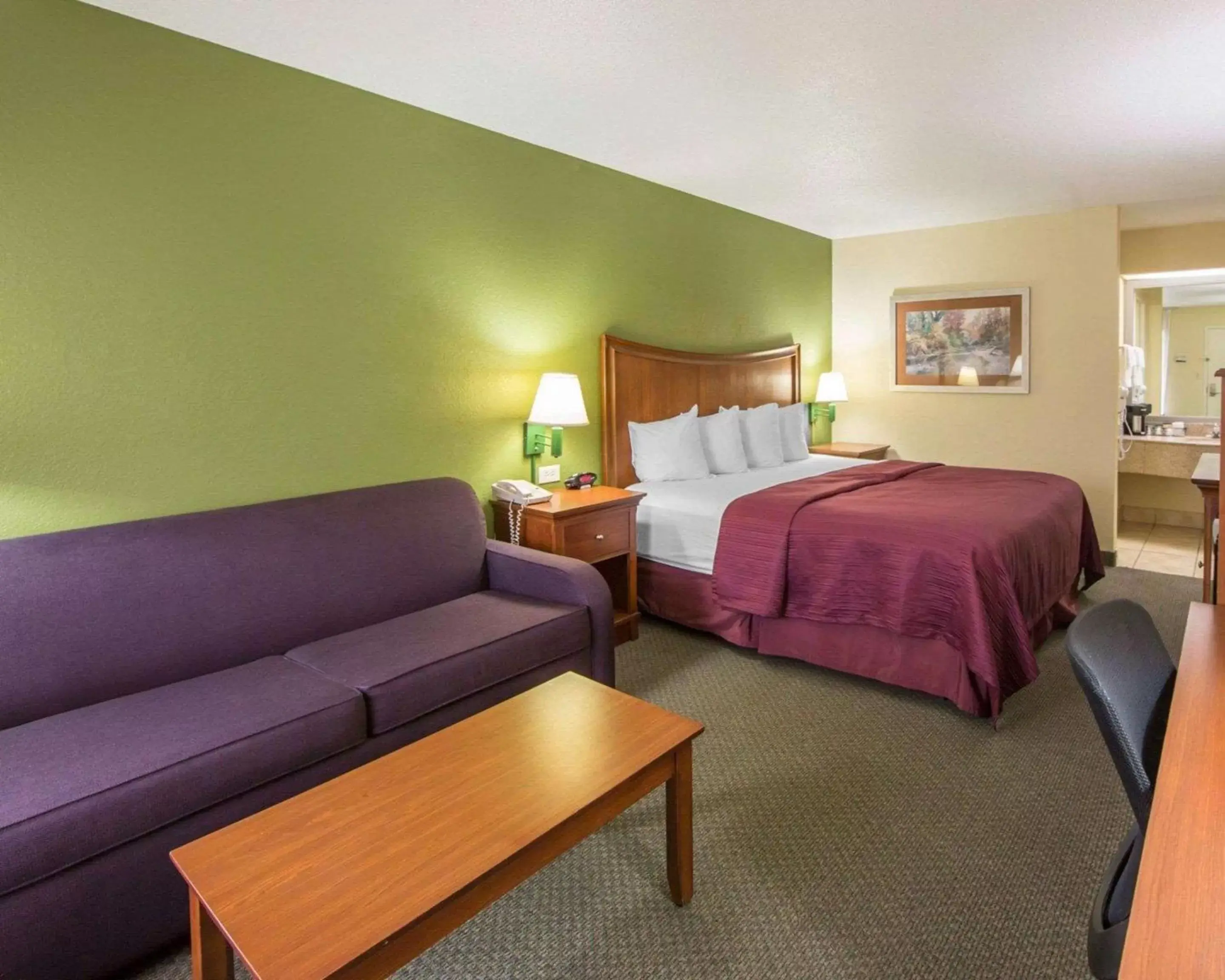 Photo of the whole room, Bed in Quality Inn Merchants Drive
