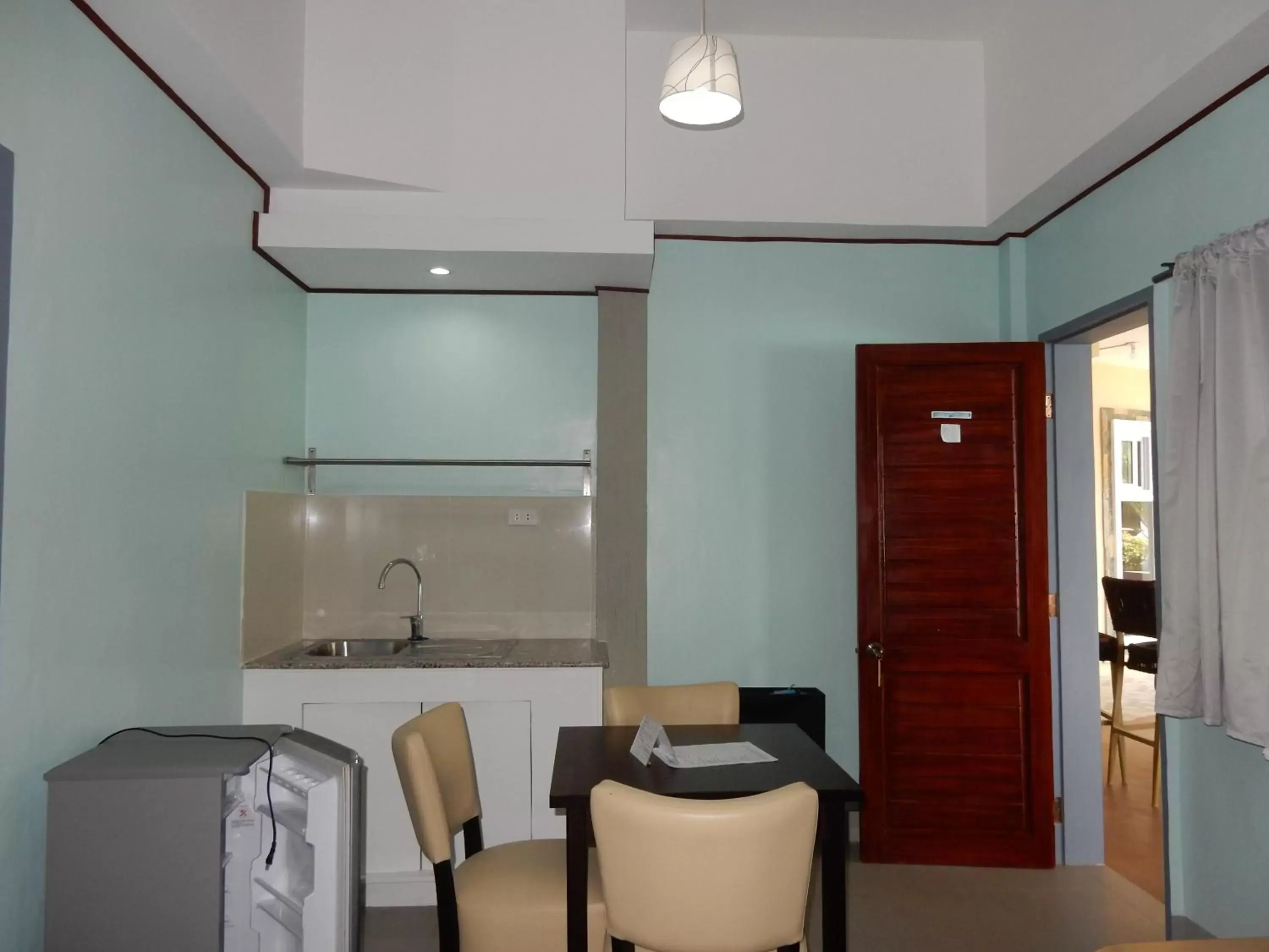 Kitchen or kitchenette, Kitchen/Kitchenette in Oslob Seafari Resort