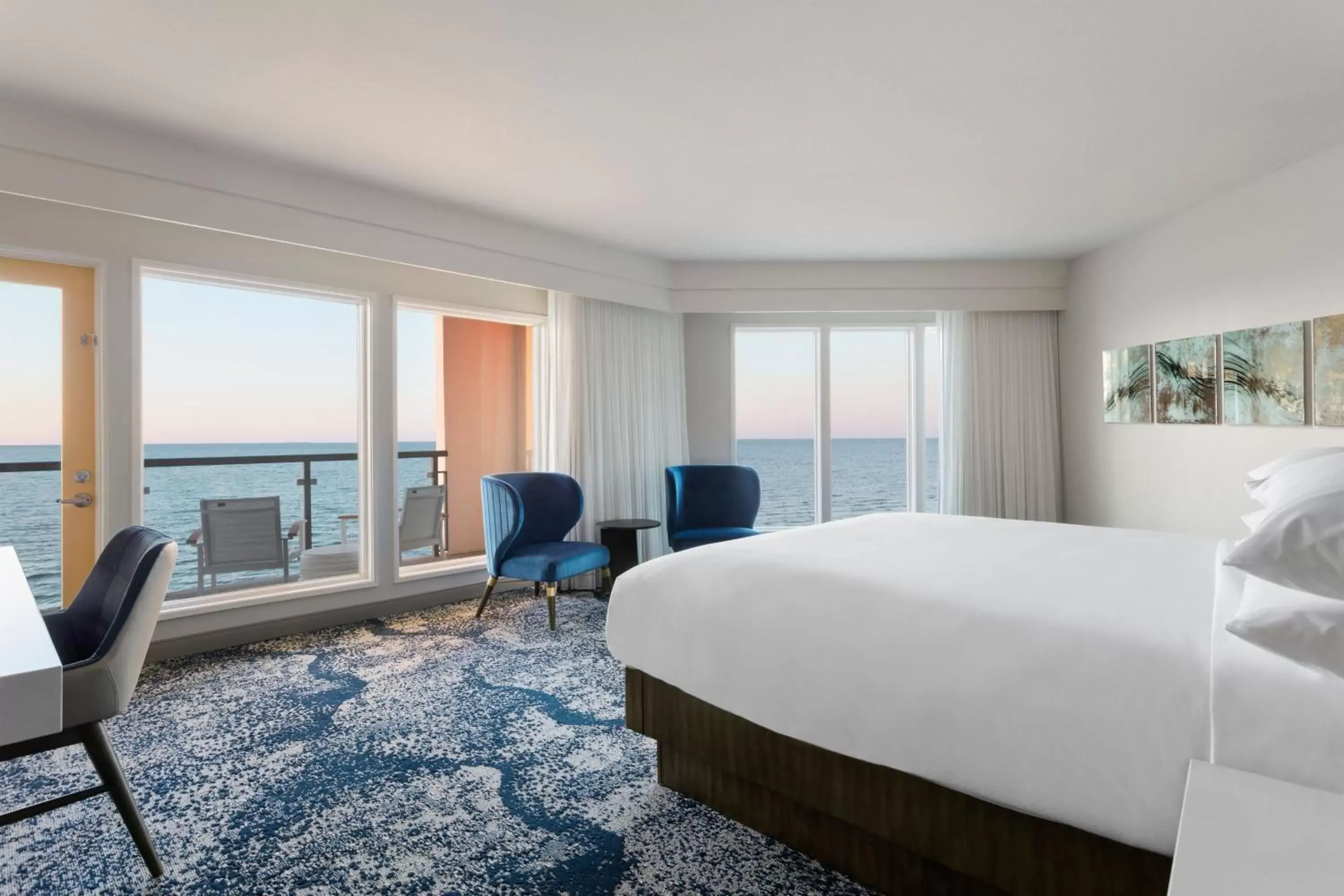 Bedroom in Delta Hotels by Marriott Virginia Beach Waterfront