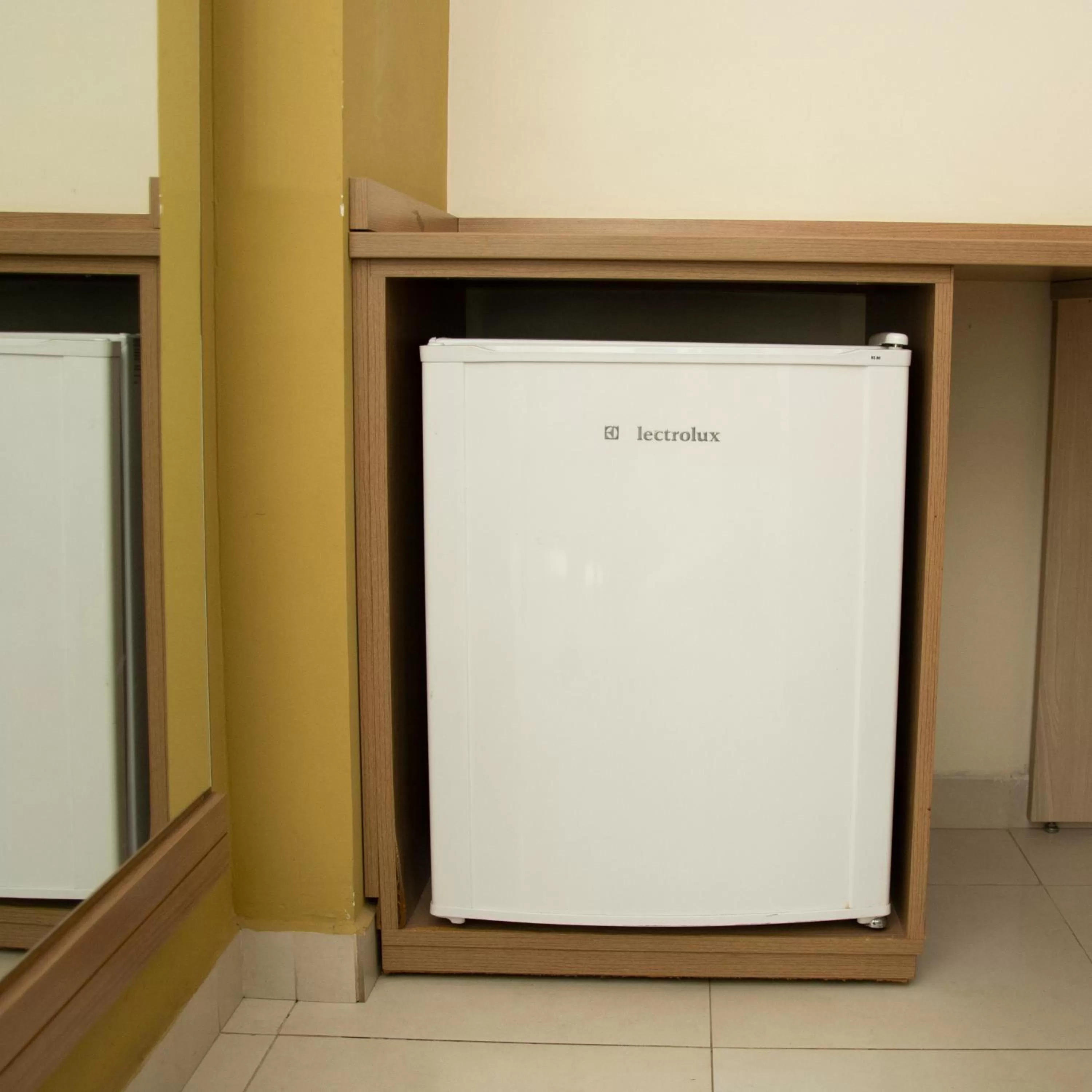 oven in Larison Executive - by Easy Hotéis