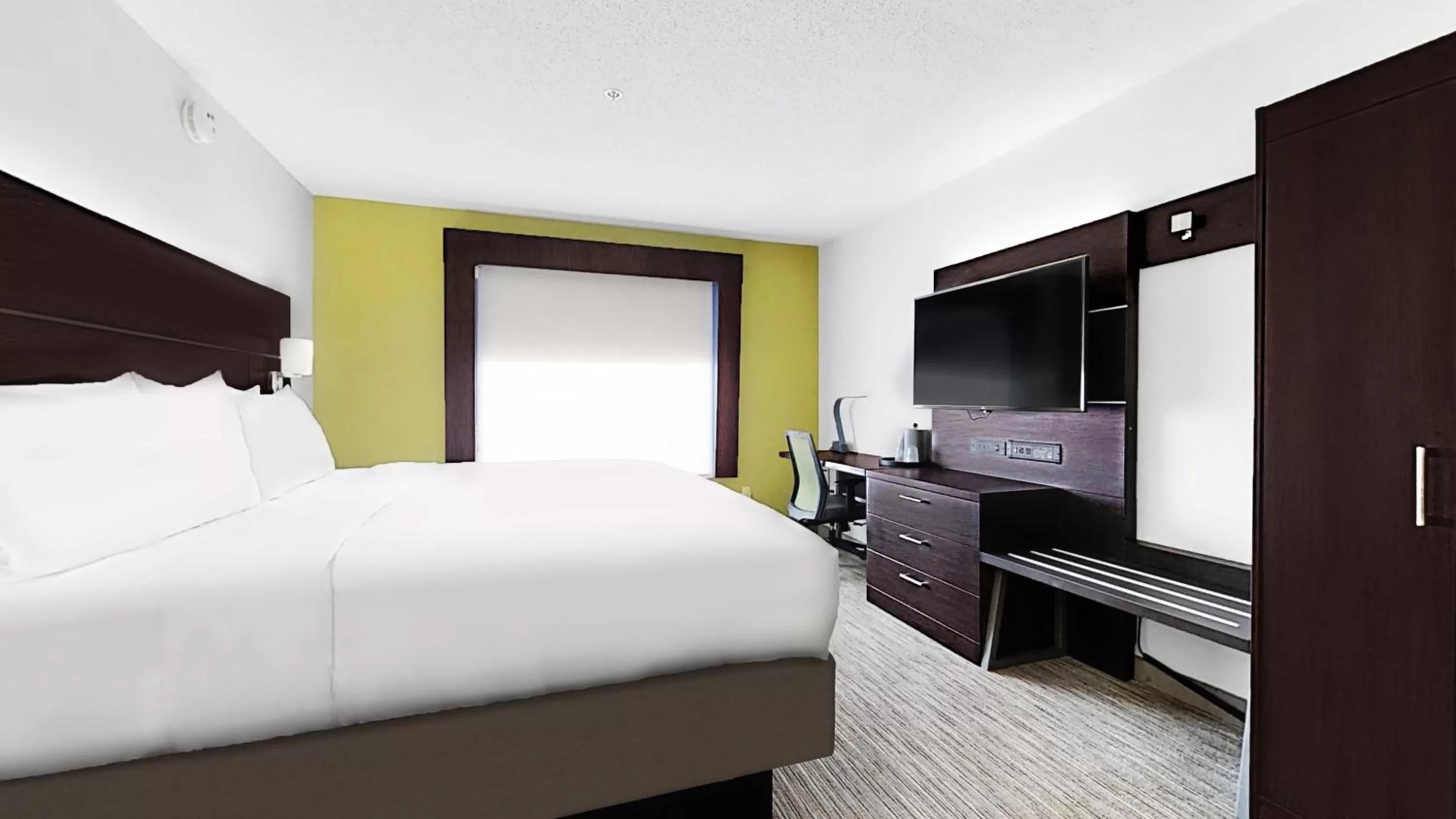 Photo of the whole room, Bed in Holiday Inn Express & Suites - Chalmette - New Orleans S by IHG