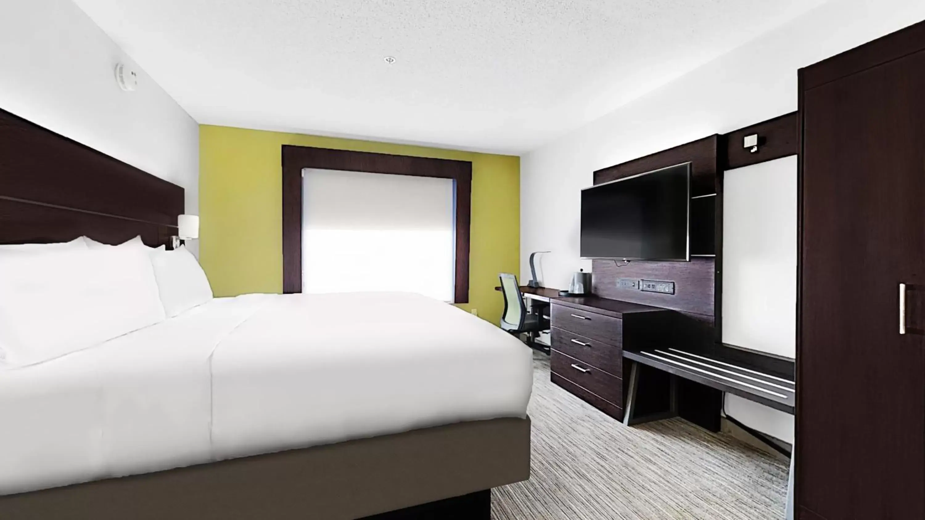 Photo of the whole room, Bed in Holiday Inn Express & Suites - Chalmette - New Orleans S, an IHG Hotel