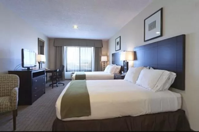 Bed in Holiday Inn Express Hotels Grants - Milan by IHG