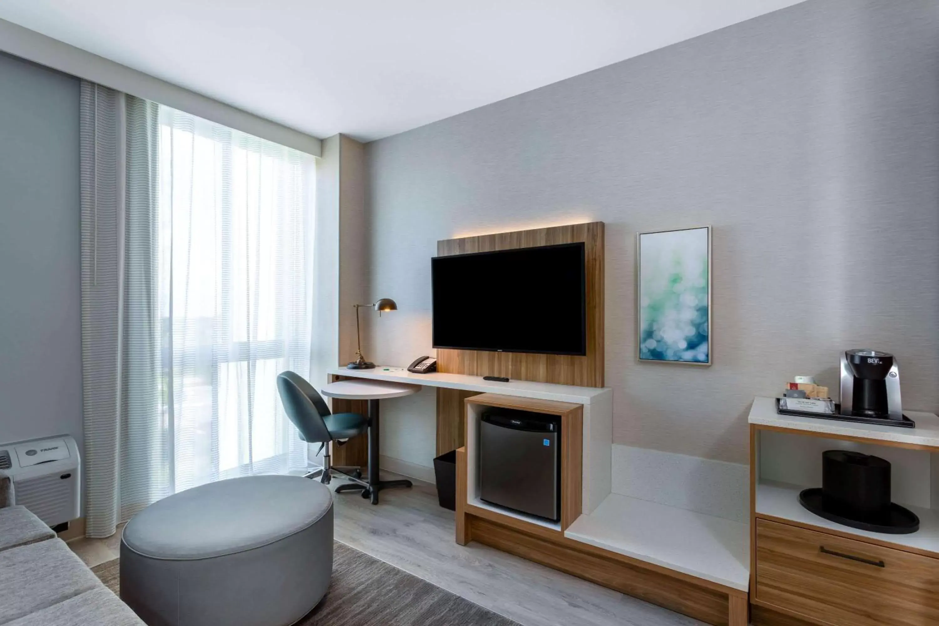 One-Bedroom King Suite - Mobility/Hearing Accessible - Non-Smoking in Wyndham Garden Miami International Airport One-Bedroom King Suite - Mobility/Hearing Accessible - Non-Smoking in Wyndham Garden Miami International Airport