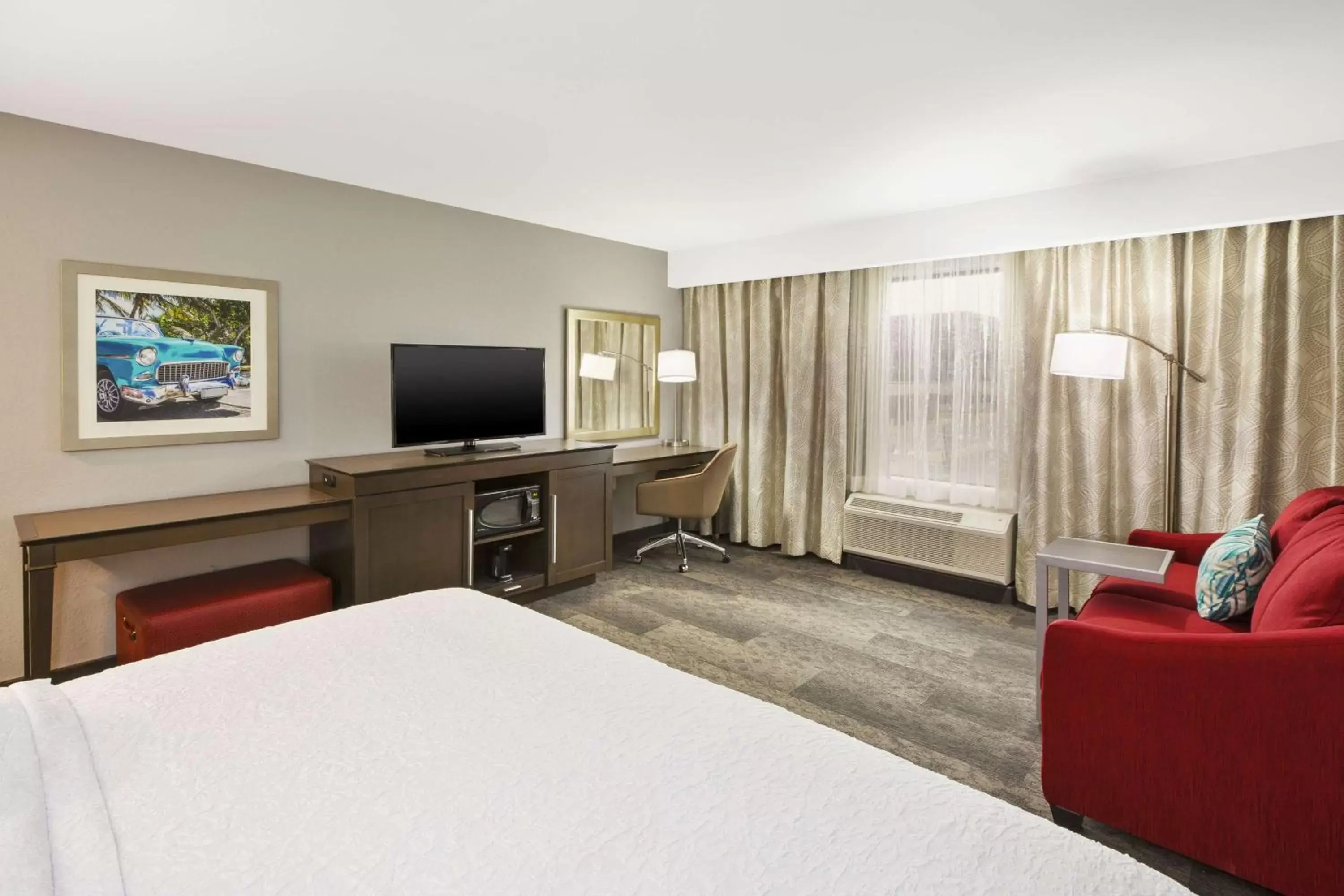 Bed, TV/Entertainment Center in Hampton Inn by Hilton Detroit Dearborn, MI