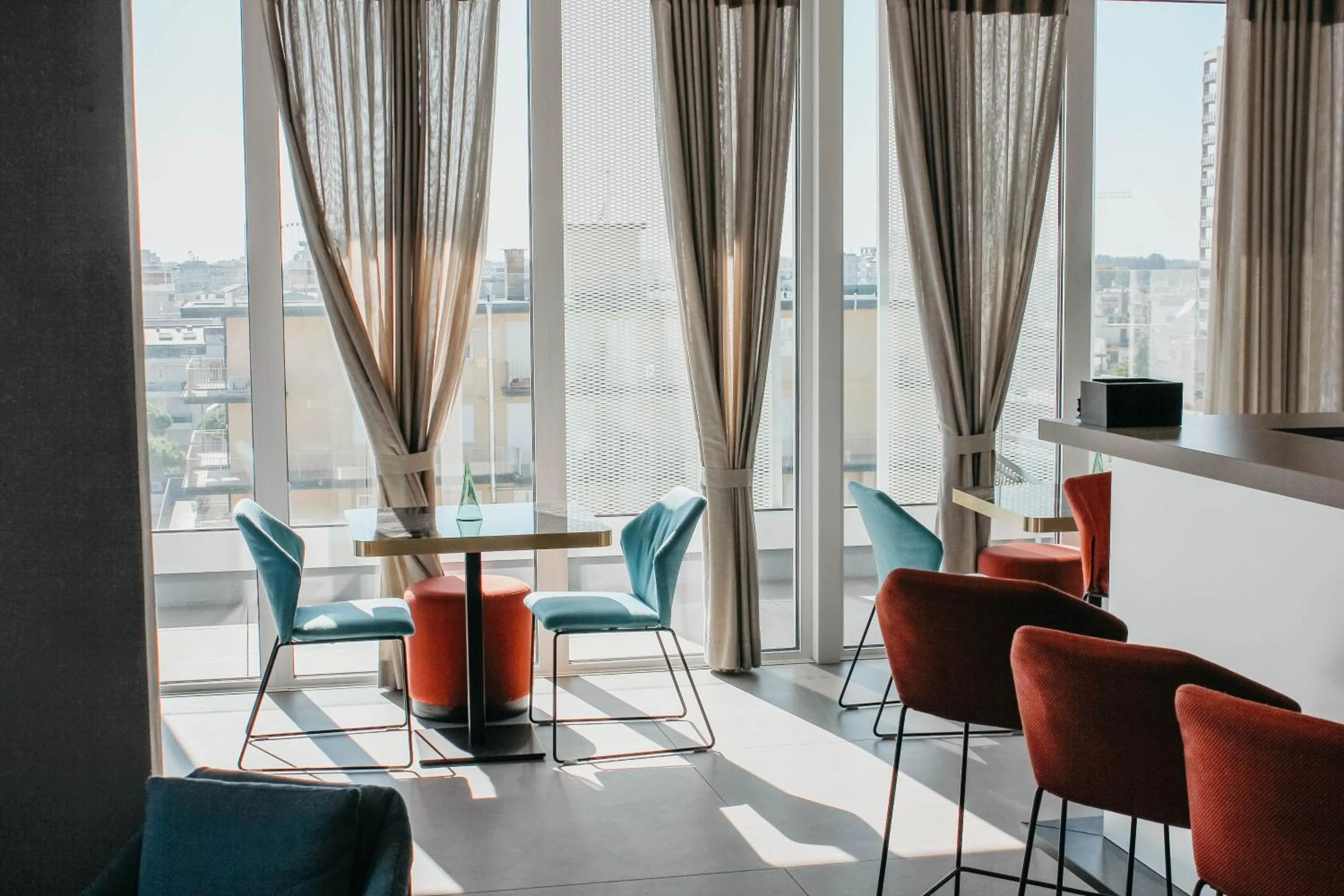 Restaurant/places to eat in J44 Lifestyle Hotel