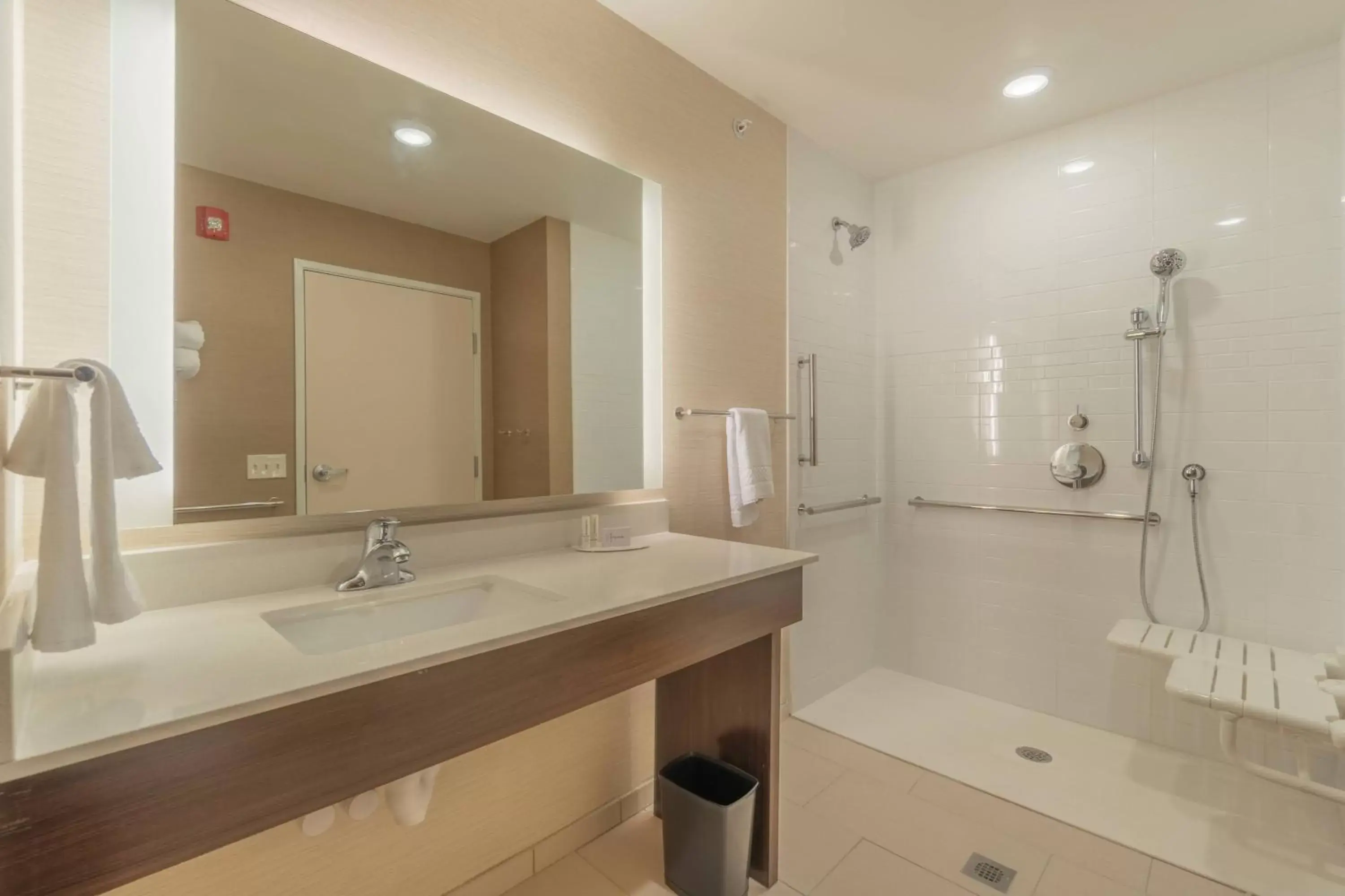 Bathroom in Fairfield Inn & Suites by Marriott Gaylord