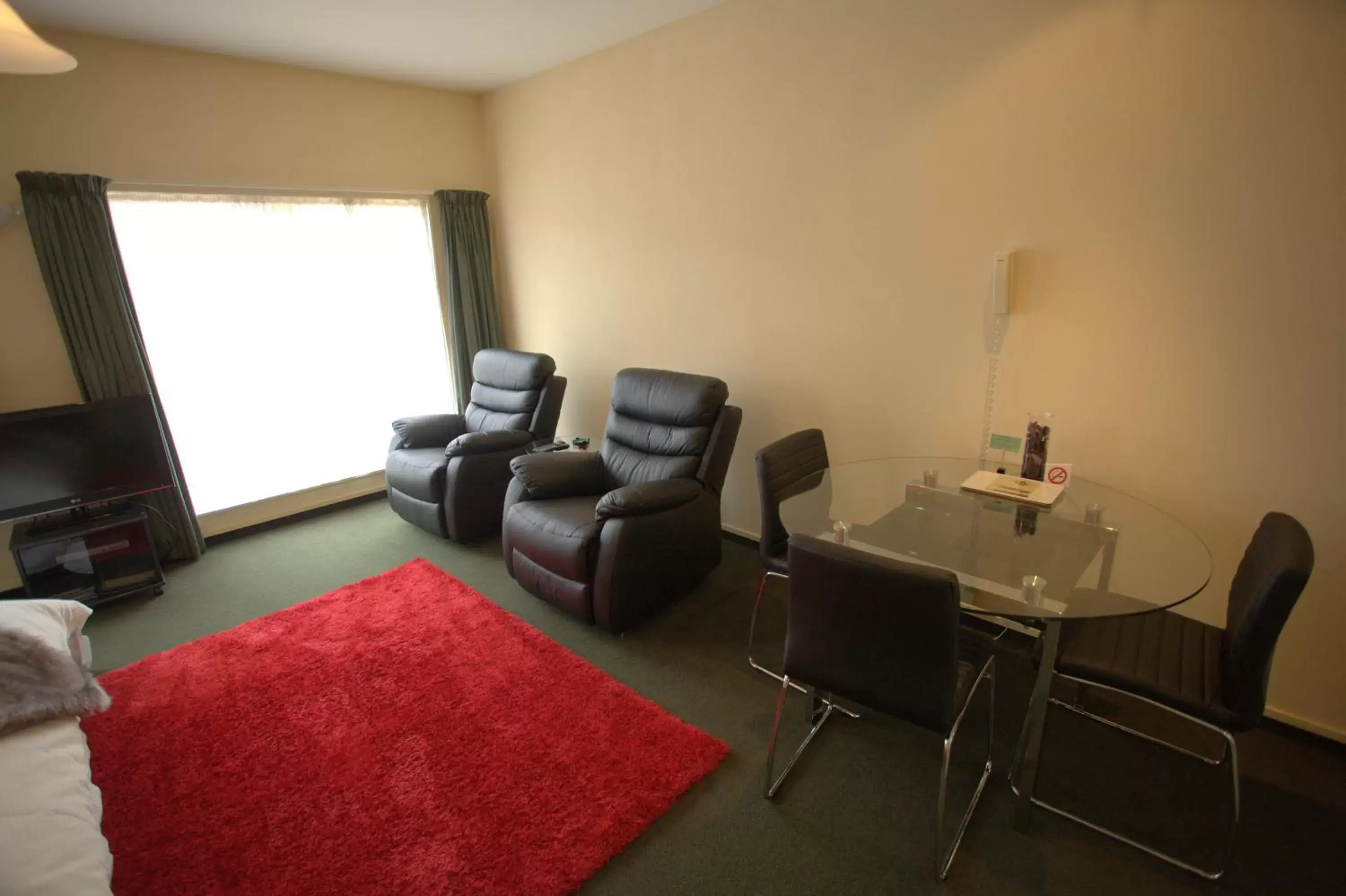 Dining area, Seating Area in Birchwood Manor