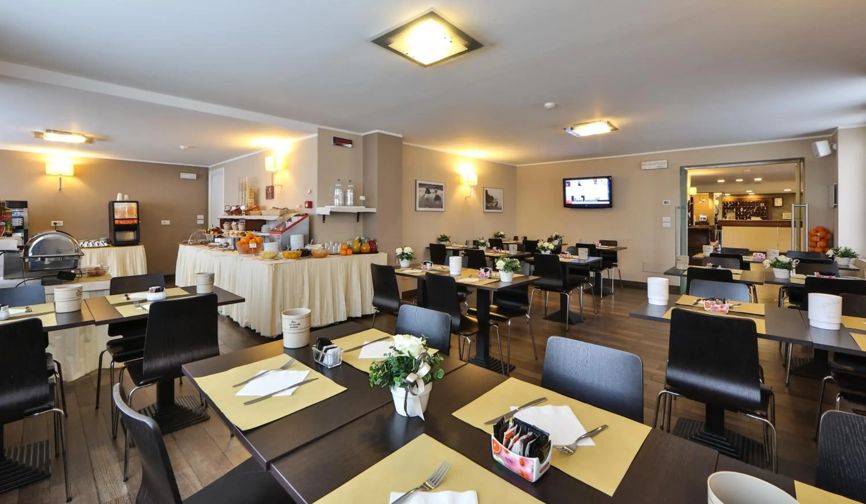 Restaurant/Places to Eat in Regal Hotel & Residence