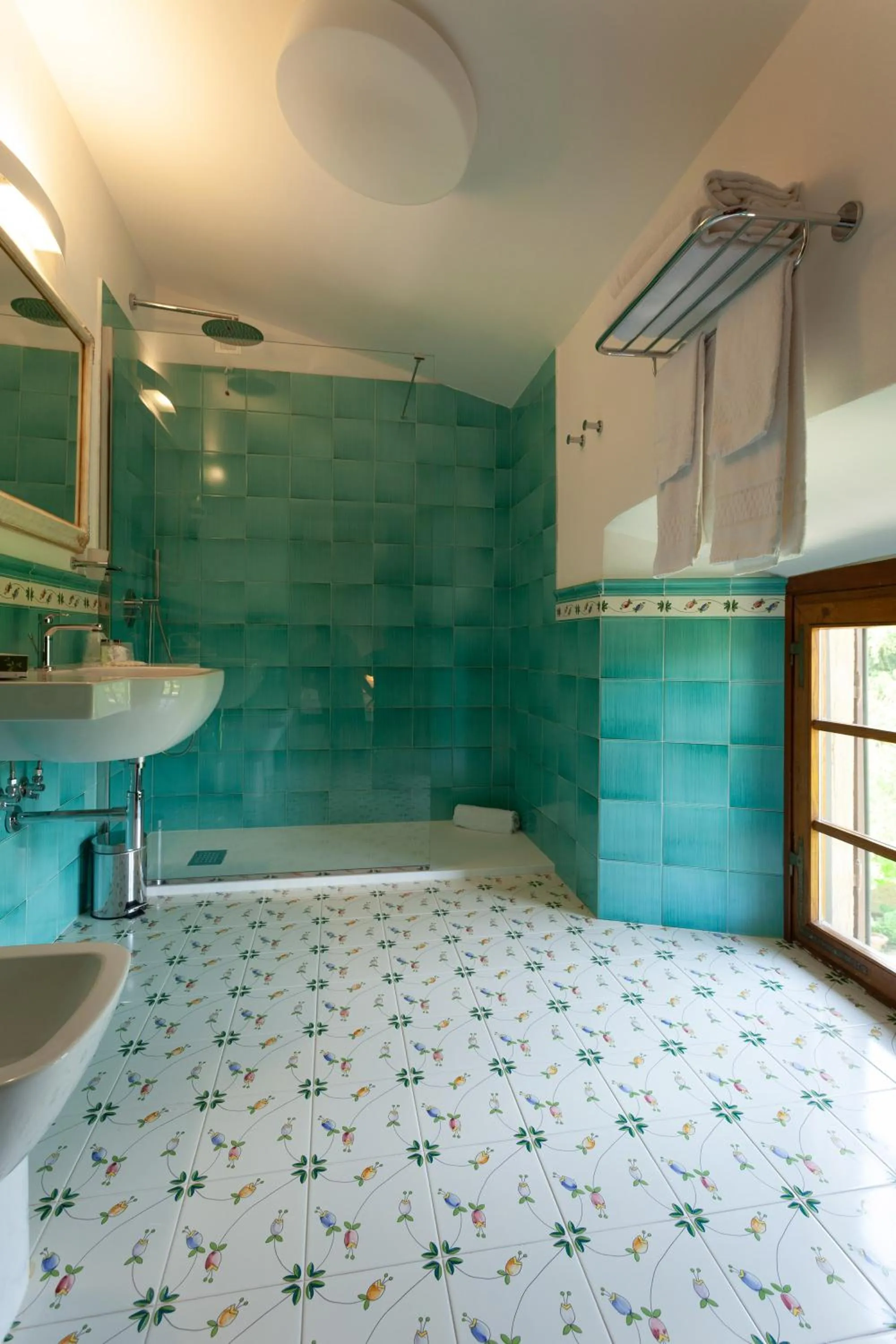 Shower in Hotel Villa San Lucchese