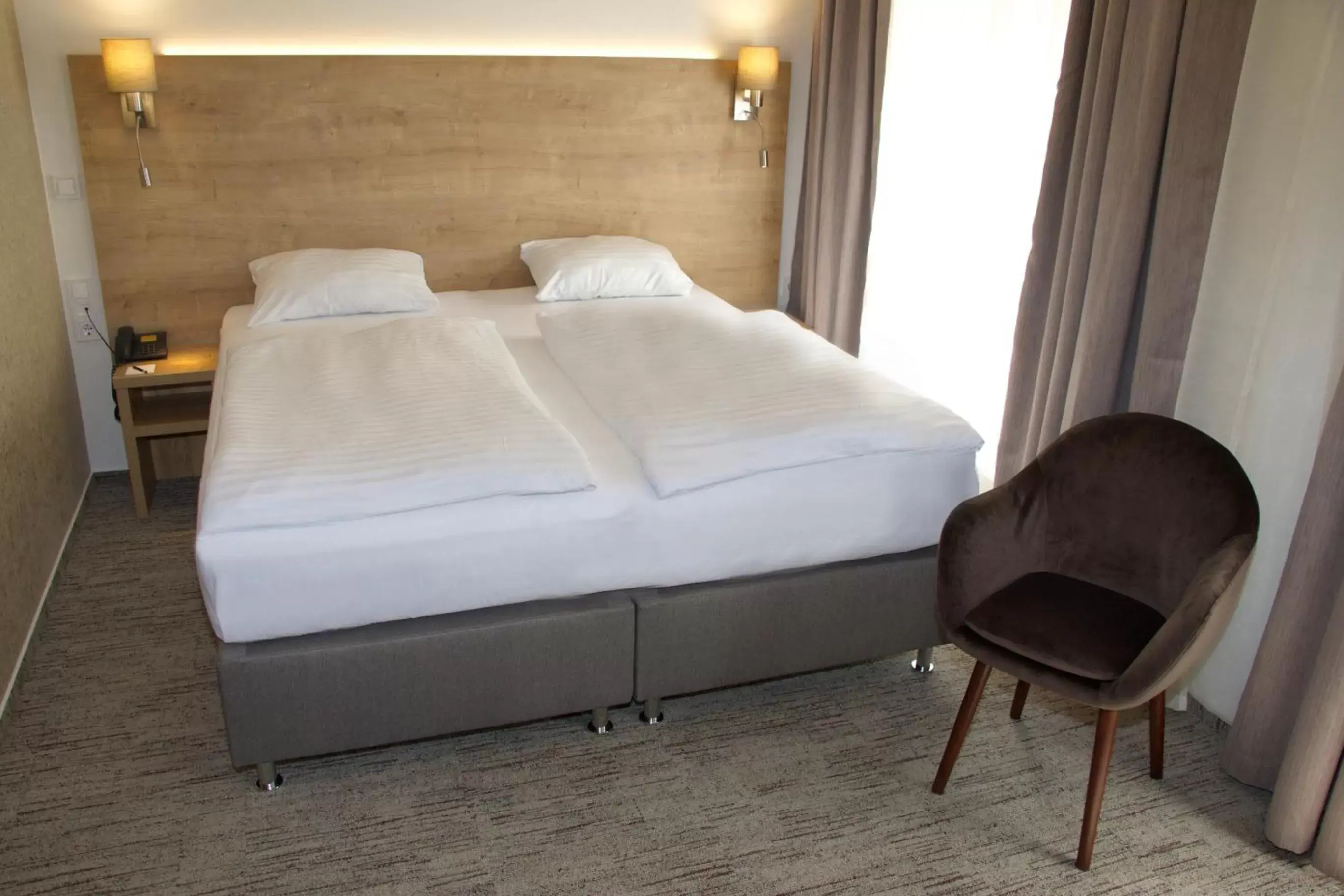 Bed in City Hotel Ring