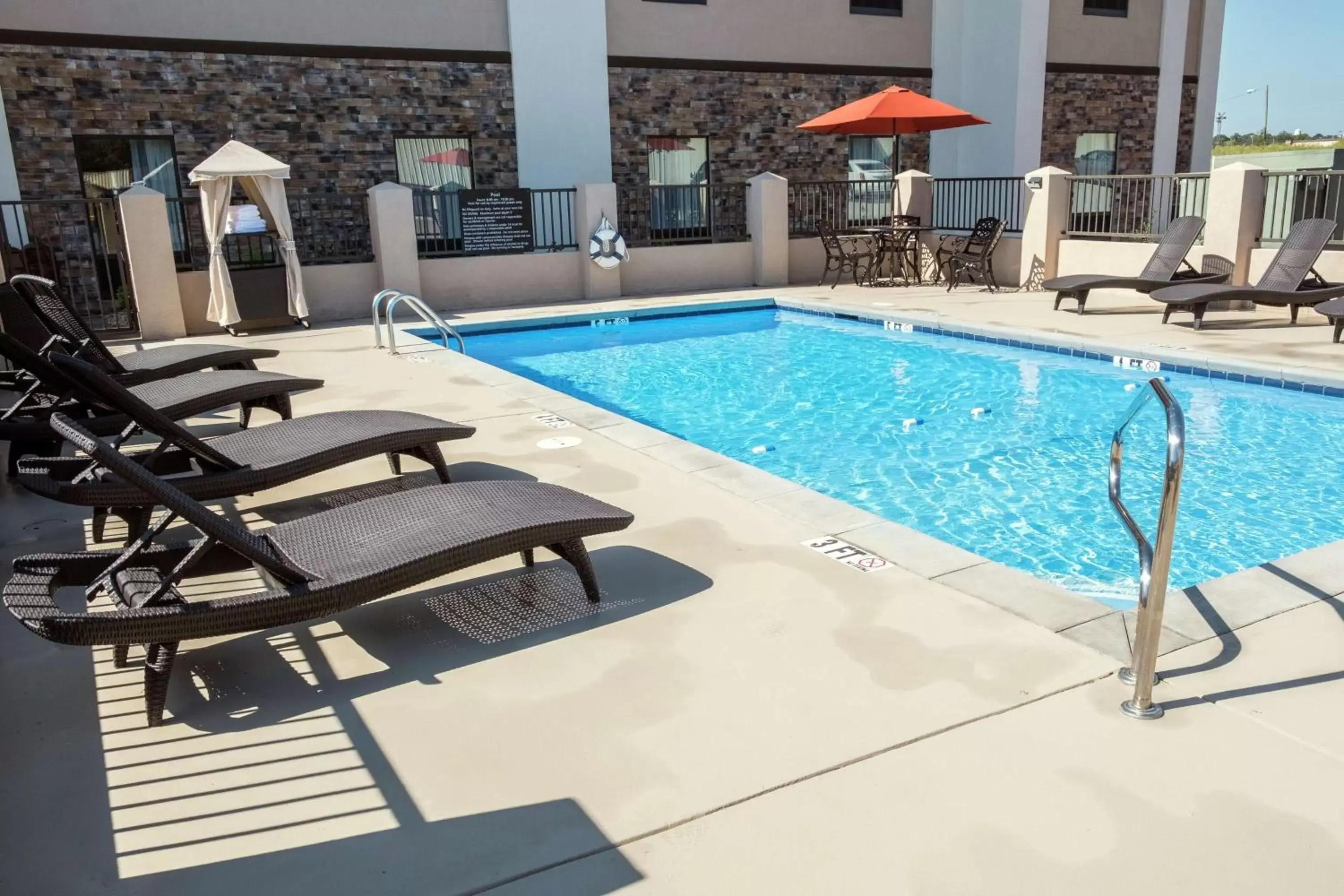 Swimming Pool in Hampton Inn Hartwell Ga