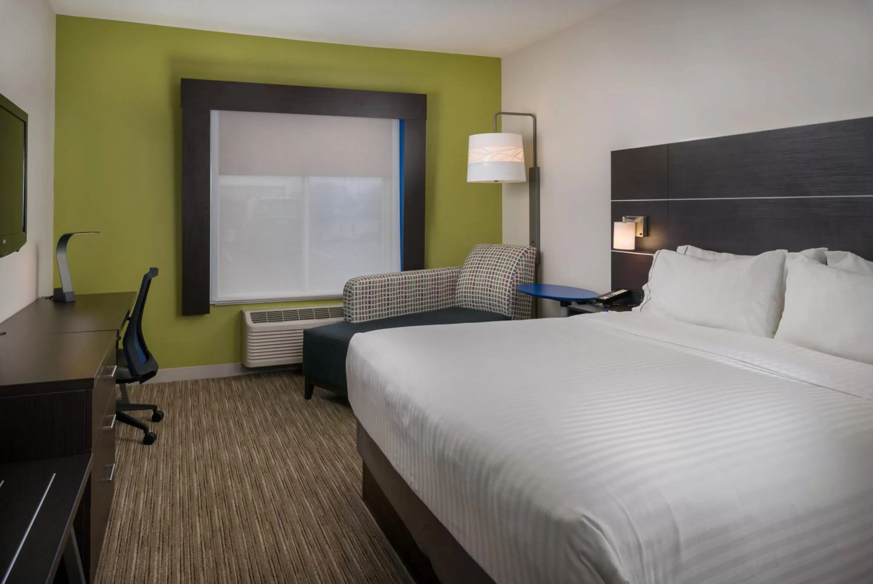 Photo of the whole room, Bed in Holiday Inn Express Lawrence by IHG