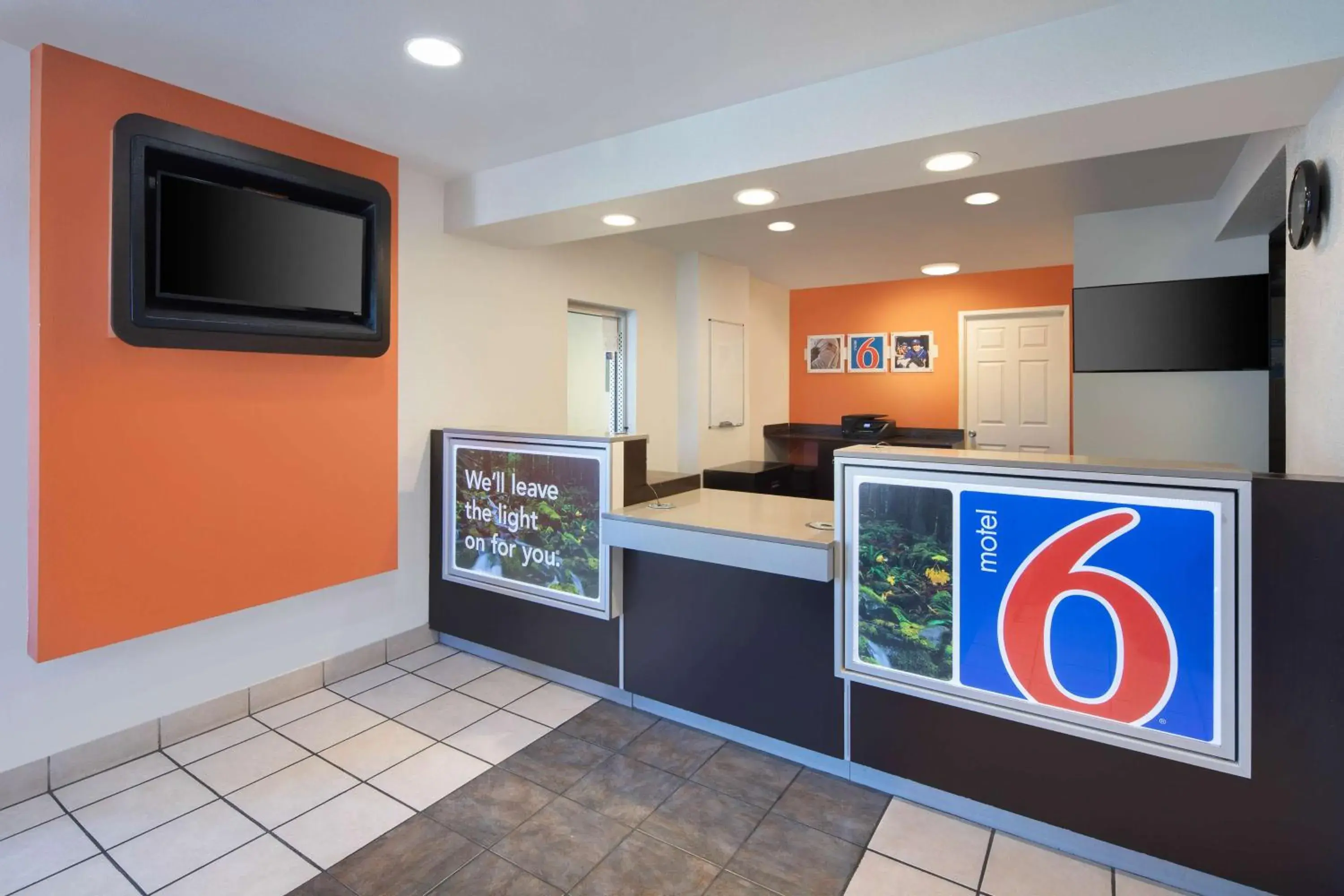 Lobby or reception in Motel 6-Woodland, CA Sacramento Airport