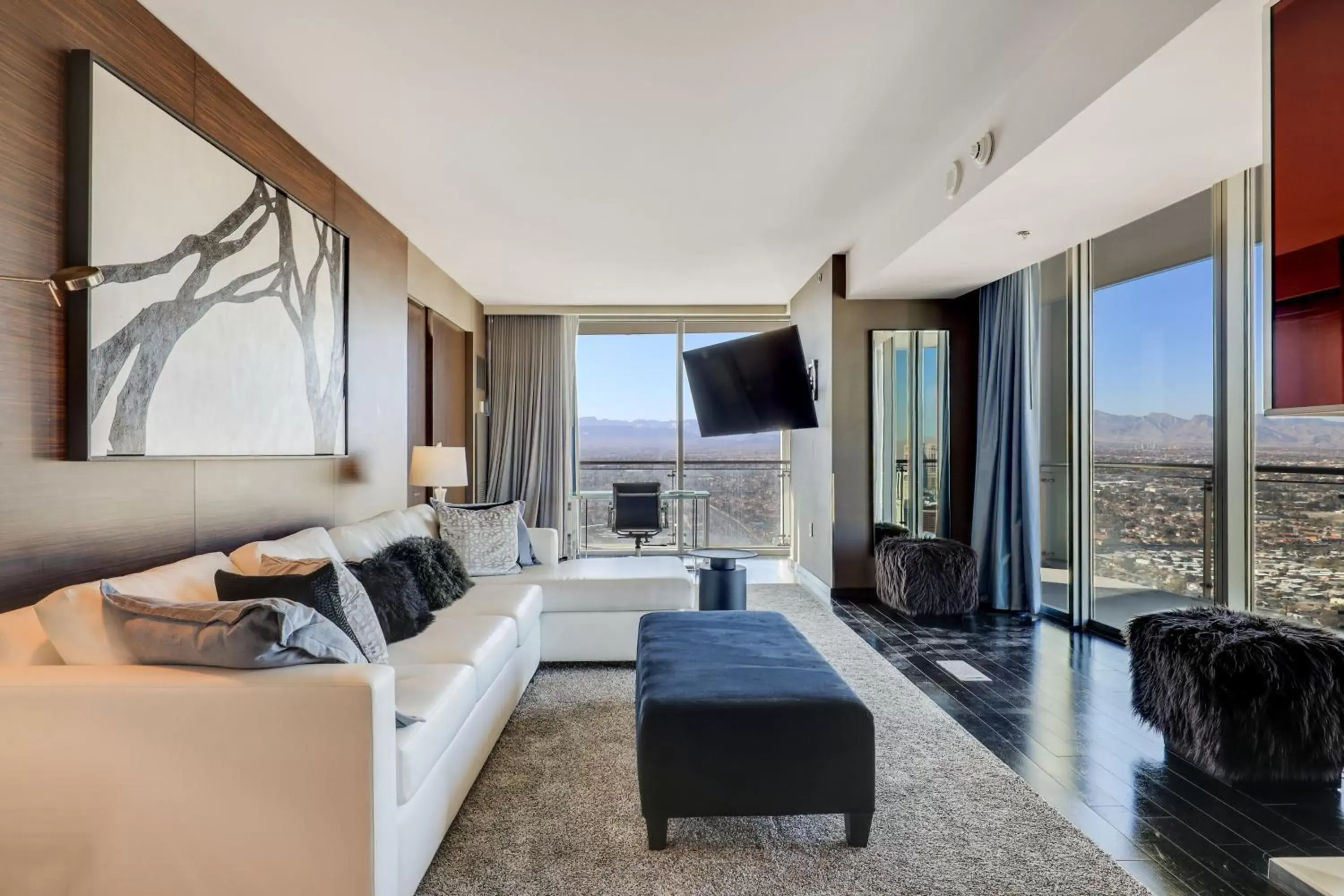 TV and multimedia, Seating Area in Vegas Palms HIGH 52nd fl. 1BDR corner penthouse 1220sqft