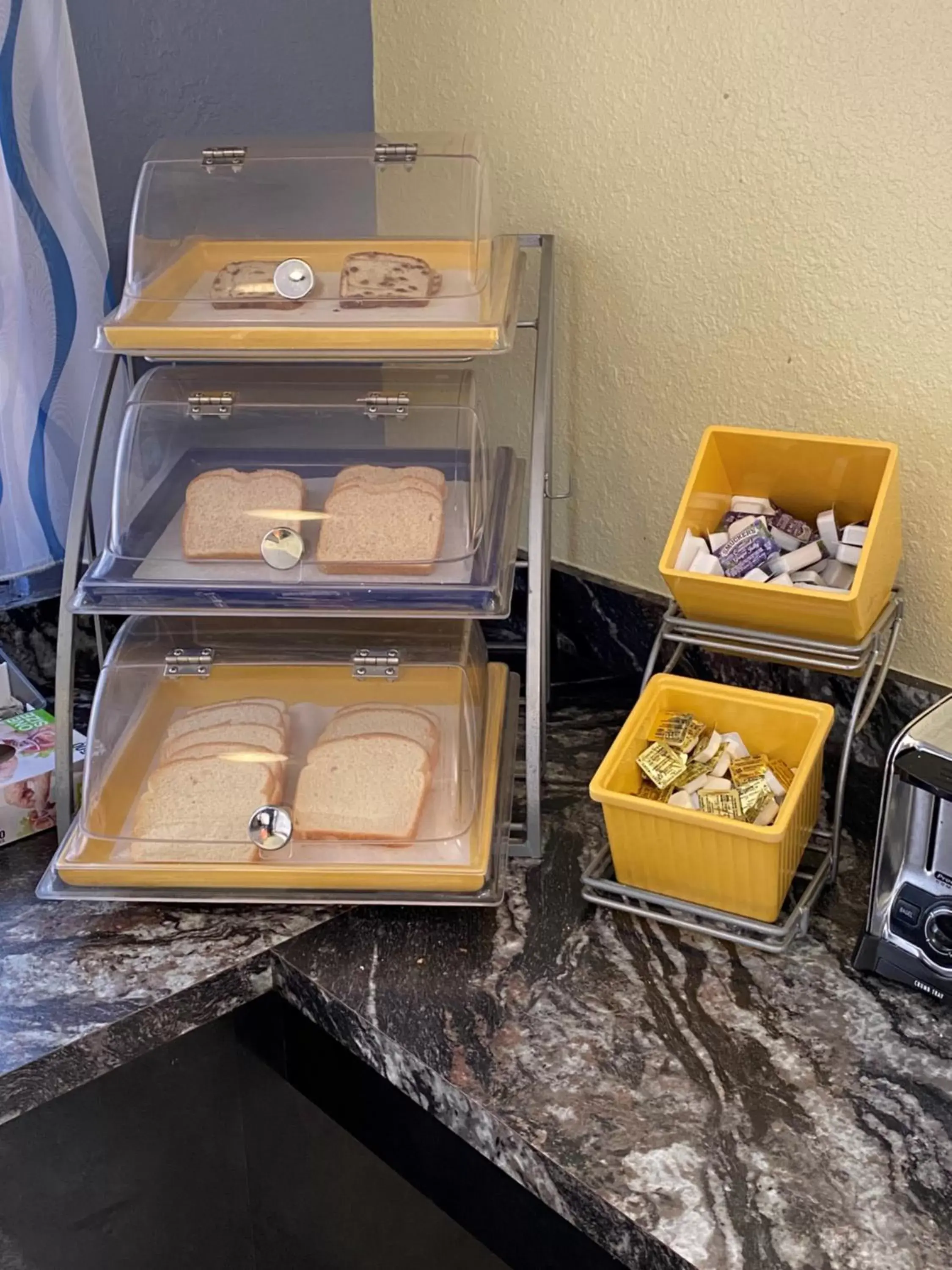 Breakfast in Days Inn by Wyndham Lake City I-10 Breakfast in Days Inn by Wyndham Lake City I-10