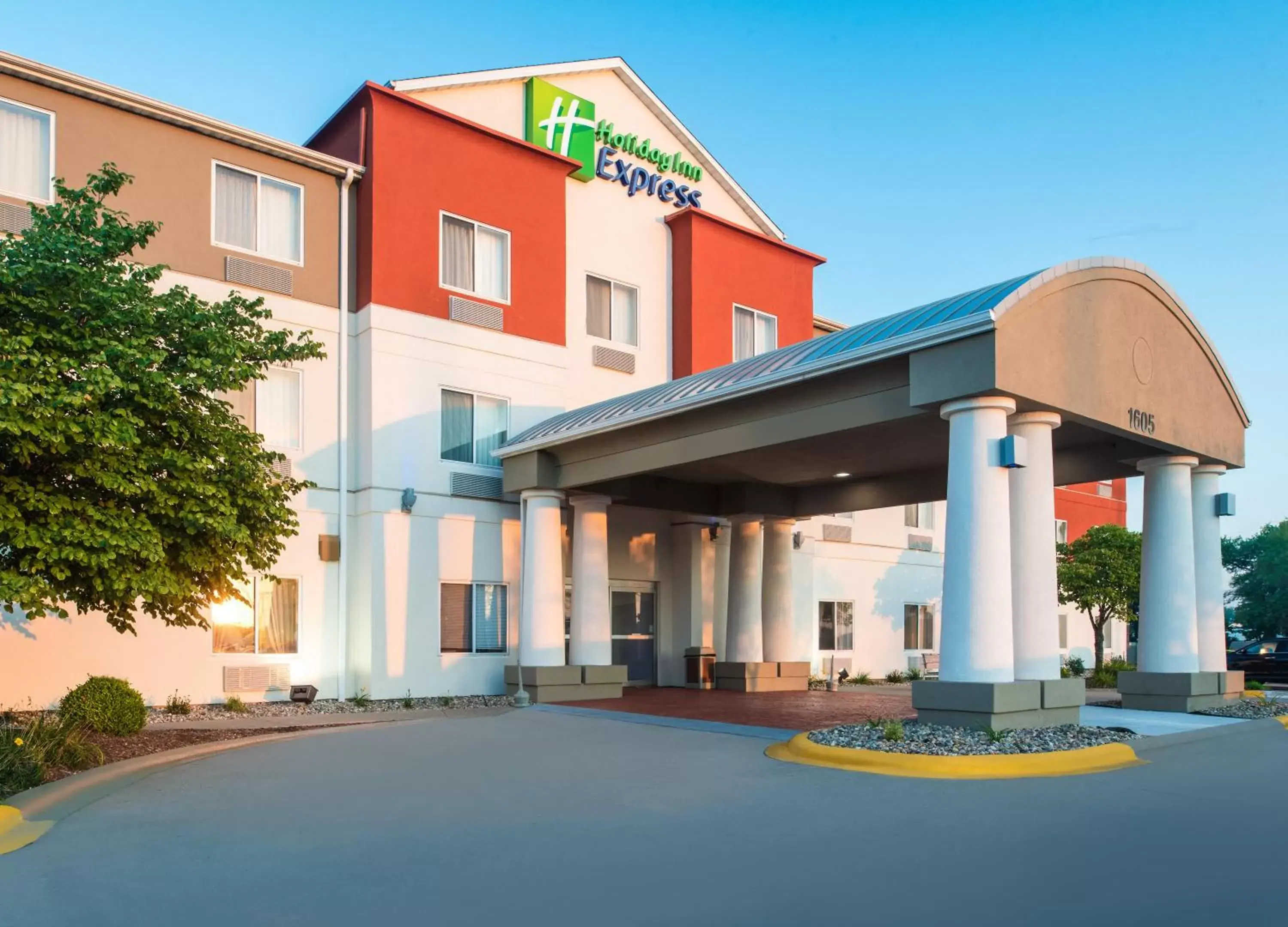 Property Building in Holiday Inn Express Hotel & Suites Burlington, an IHG Hotel