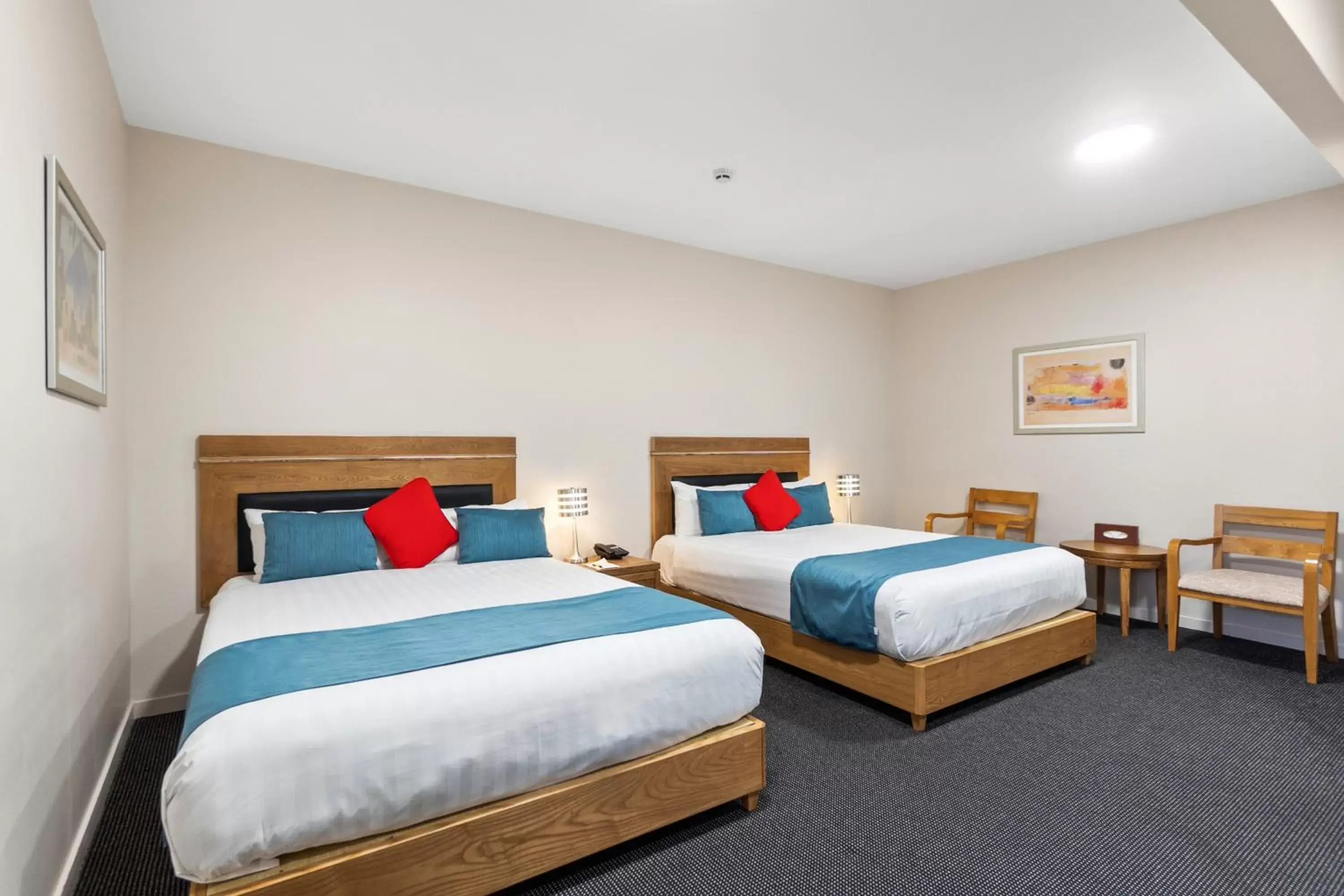 Photo of the whole room, Bed in Ramada by Wyndham, Hamilton City Center