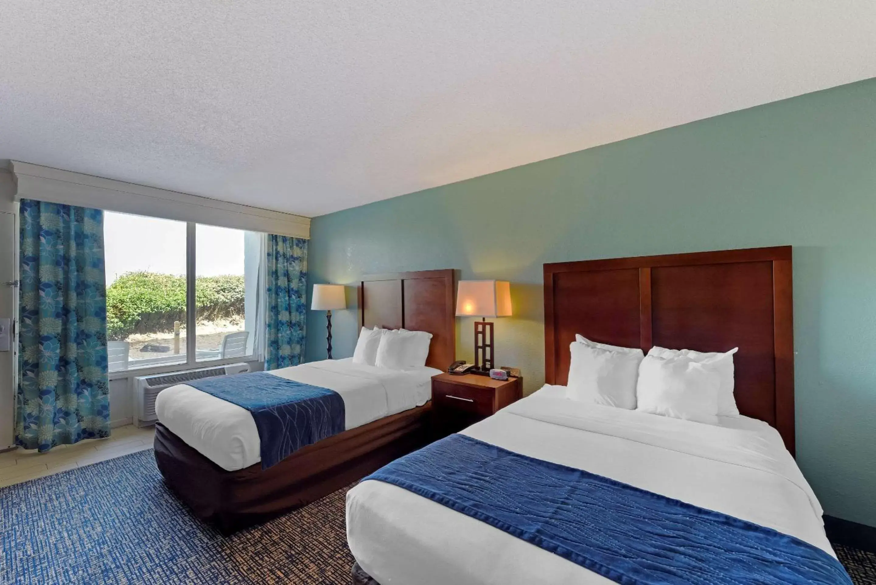 Photo of the whole room, Bed in Comfort Inn on the Ocean